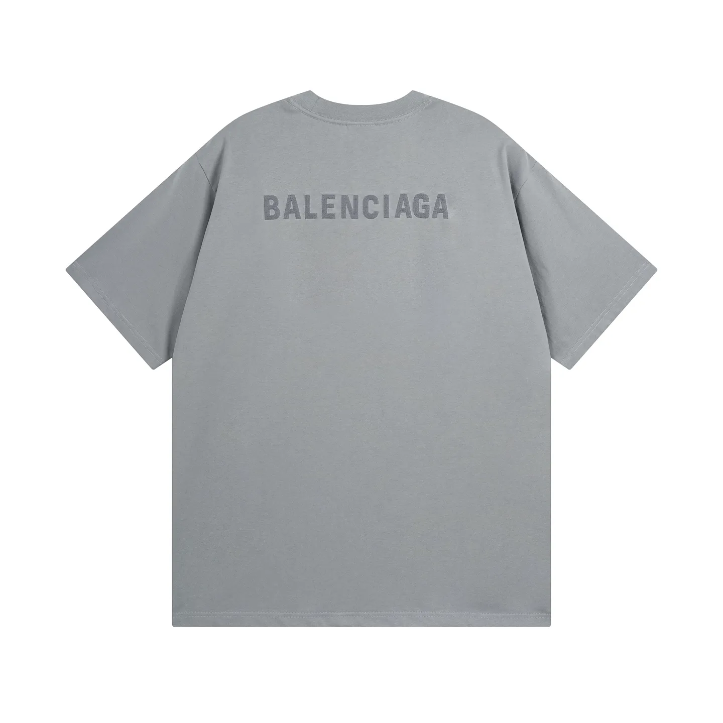 🅿️166 real photos [Top version. Official website quality] BALENCI*GA/Paris #Classic style. Classic letter embroidered short-sleeved T-shirt on the front and back #2023 spring and summer brick cabinet synchronization.                       The fabric is made of Paris ZP custom-woven and dyed cotton double yarn, weighing 260 grams. The cloth surface is clean. The cloth pattern is clear, soft and comfortable. The threads are dyed with no color difference. The classic letters are embroidered with an imported embroidery machine. The letters are clear and the effect is three-dimensional, restoring the brick cabinet. The version adopts the OS loose shoulder style. Same style for men and women. Coding: BL223006 Color: smoke gray, purple, light green, peacock blue, black, rice coffee, gray green Size: XS S M L