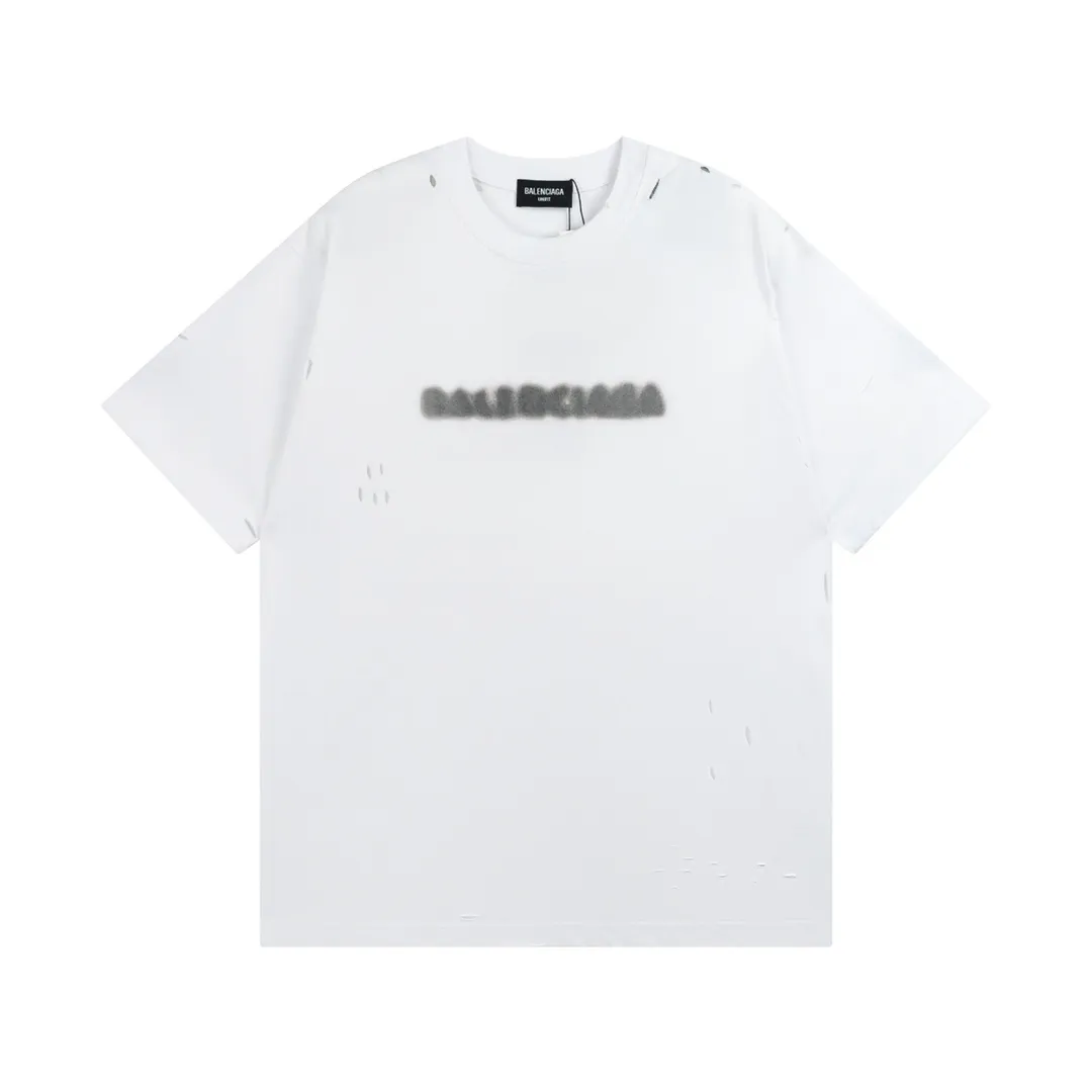 🅿️174 Detailed picture [Top version. Official website quality] BALENCI*GA/Paris. Blurred LOGO washed and worn short-sleeved T-shirt. Brick cabinet synchronization. The fabric is made of Paris ZP custom-woven and dyed cotton double yarn compact cotton. The weight is 260 grams, the cloth surface is clean. The cloth pattern is clear, soft and comfortable. The threads are dyed with no color difference. The classic pattern printing uses Kornit digital direct printing. The ready-made clothes are washed and distressed, and the brick cabinets are restored. The whole piece of clothing is extremely complex in craftsmanship. Different market currency, welcome to compare, the version adopts OS loose shoulder version. Same style for men and women Coding: BL223038 Color: Black. White. High-grade gray Size: XS S M L