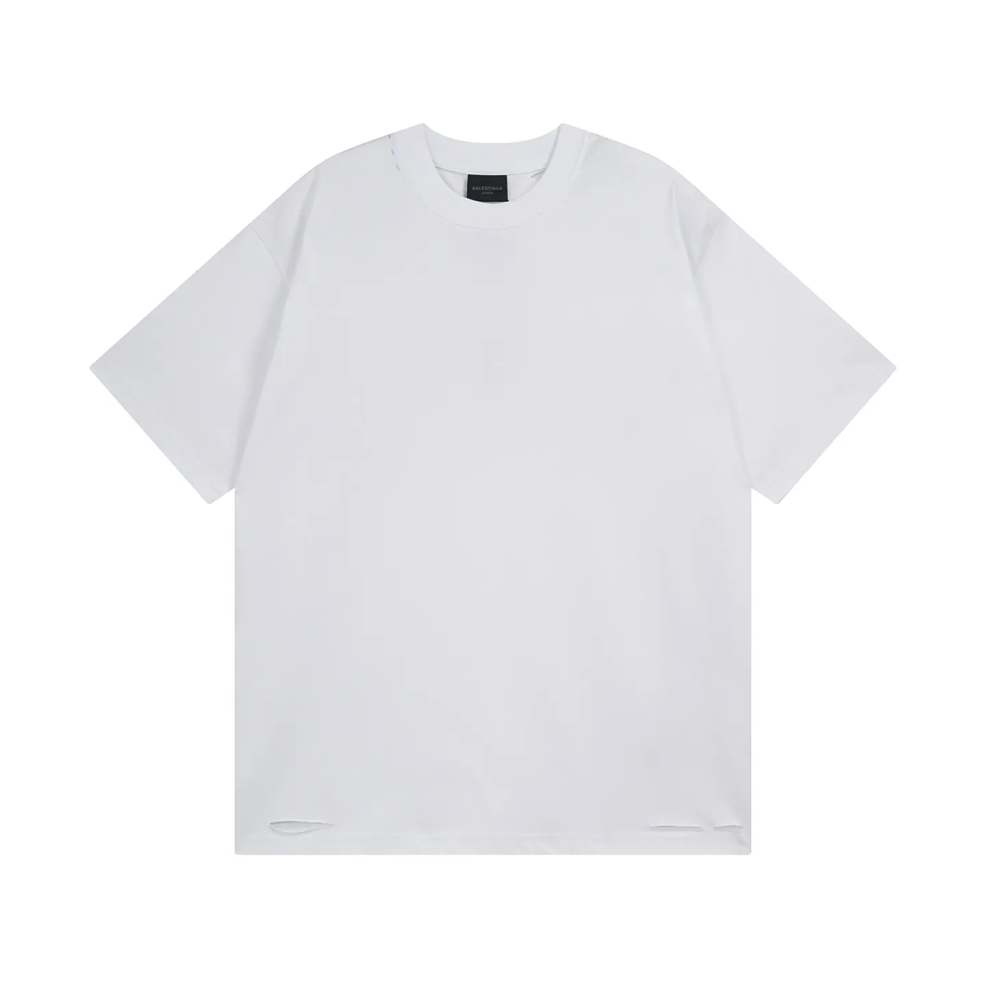 🅿️194 Detailed picture [Top version. Official website quality] BALENCI*GA/Paris. 25ss latest model. Masking tape pulp printing. Ready-to-wear washed and frayed short-sleeved T-shirt. Brick cabinet synchronization. The fabric is made of Paris ZP custom-woven and dyed 100% cotton double yarn compact cotton. The weight is 260 grams, the cloth surface is clean. The cloth pattern is clear, soft and comfortable, and the thread is dyed with no color difference. The classic pattern is printed with environmentally friendly imported materials, and the tape pattern is glued. The letters are clear and the effect is three-dimensional. Restored brick cabinet. The garments were washed and aged, and polished by many hands. Produced by ultra-heavy craftsmanship, the market currency is very different, welcome to compare. The version adopts OS loose shoulder design. The same style for men and women. Coding: BL253672 Color: black, white Size: XS S M L