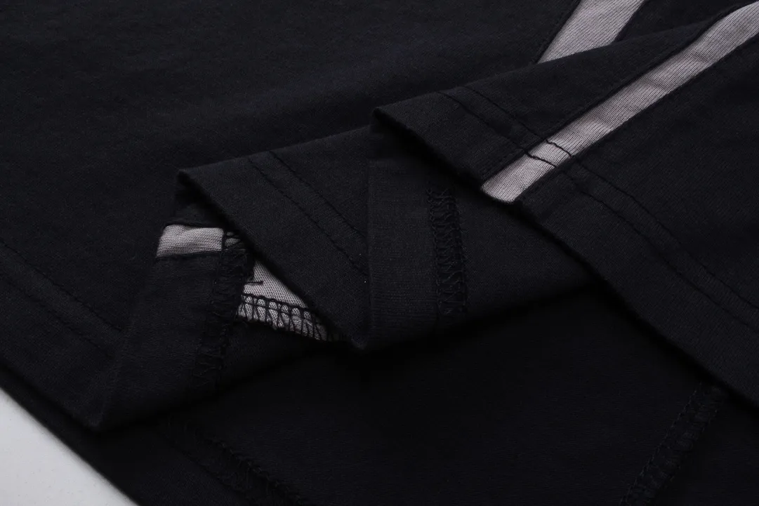 🅿️320 real photos [Top version. Official website quality] BALENCI*GA/Paris BALENCI*GA#2024 latest model, double-ring embroidery on the front and back, multiple stitching, washed short-sleeved T-shirt. Brick cabinet synchronization. Genuine products are developed and developed in the first time. Welcome to compare! Note⚠️ZP is gray-blue, not black. The fabric is made of Paris ZP custom-woven and dyed 100% cotton double-yarn compact cotton. The weight is 260 grams. The cloth surface is clean. The cloth pattern is clear. It is soft and comfortable. It has good color fastness and is not easy to change color. The threads are woven and dyed with no color difference. The double-ring embroidery flower is embroidered with Tajima imported machine, the effect is three-dimensional, the garment is washed, super heavy craftsmanship, the version adopts OS loose shoulder version. Same style for men and women Coding: BL223390 Color: gray blue Size: XS. S. M. L