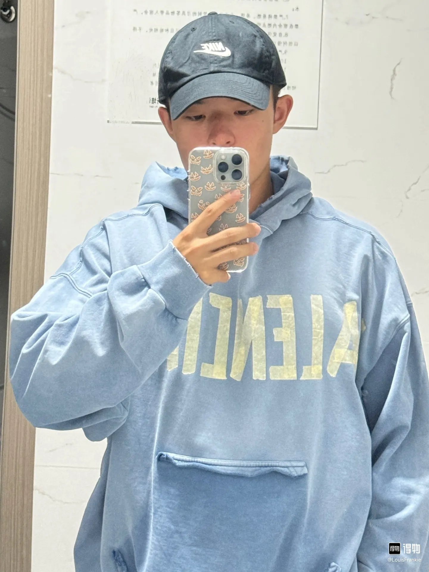 ♻️💯Reference model picture of the upper body❤️Top tested version Balenciaga 23SS haze blue textured paper printed letters double-sided Logo hooded loose hooded sweatshirt This hoodie has a very interesting and cute design. The kangaroo pocket on the front of the large body is a reverse cut design. The double side pockets are hollow, which means that when viewed from the front, it actually deceives your vision. The real pockets are sewn on the terry bottom on the back, which is time-consuming and labor-intensive. But it is the core theme that cannot be ignored in the entire hoodie. The same details include hemming stitching and hole processing on both sides of the pockets; 480g heavy-weight pure cotton fabric with fine and small terry on the bottom. After heavy mud dyeing and washing, the fabric still has a thick foundation and is comfortable and soft. The front and back are double-sided textured paper transfer LOGO and the front and back are printed in different colors. The loose and large dropped shoulder design is suitable for both men and women. This style is also very suitable for girls. It is easy to create a lazy and casual street feel of the United States and France; many parts of the body have been hand-grinded with holes. Traces of muddying can be seen on the neckline, shoulder line, and side cuff splicing, but the visual transition is natural and soft without any dirty feeling. The old effect of the entire hoodie is excellent. The cuff threads are custom-woven in color; the packaging is master-washed and customized. From short-sleeves to sweatshirts, this style is definitely not to be missed Color: Mud-dyed custom-woven ocean blue Size: XS-S-M (Can be worn by men and women, OS loose shoulders) P:510