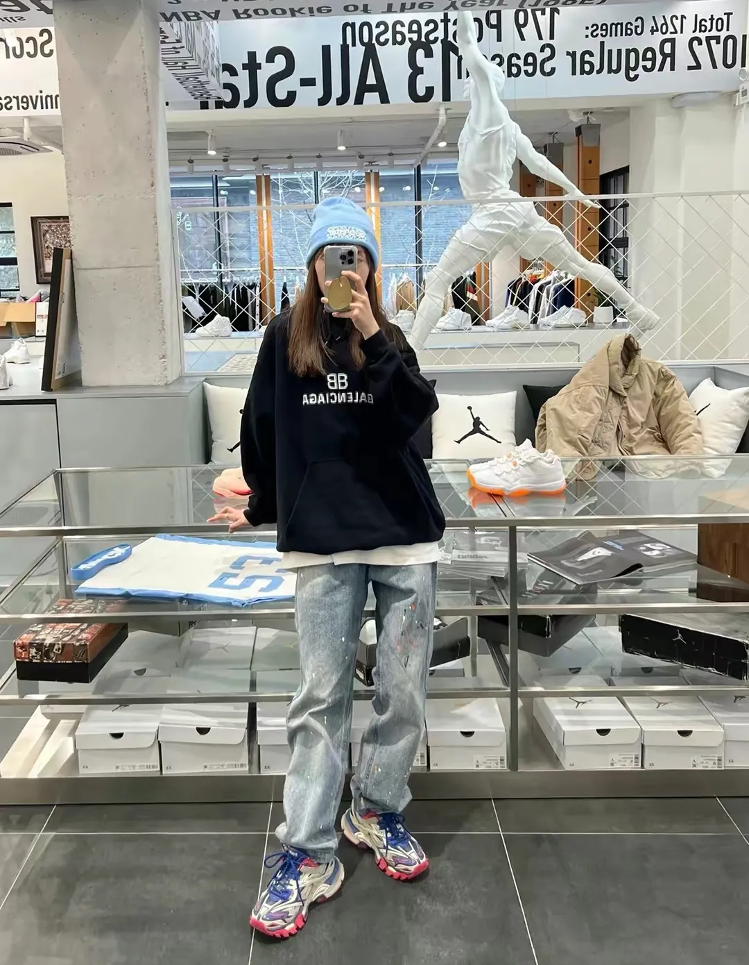 ♻️💯Upper body reference model picture❤️Spring and autumn top-notch proven version Balenciaga BALENCIAGA 22S early spring new fashion hole phantom mosaic blurred letters loose cotton hoodie sweatshirt The fabric is made of 520 grams of composite crystal velvet, with extremely high fabric density. The chest is printed with digital direct-injection printing, which creates a dizzy effect of fuzzy mathematical patterns. It restores the hazy gradient phantom printing of the English "Balenciaga" on the chest without any difference. The floral gray is a yarn-dyed fabric, and the yarn is dyed first and then woven. Feel free to compare.  Color: black white Size: XS-L (maximum wear: 230 pounds) P: 460