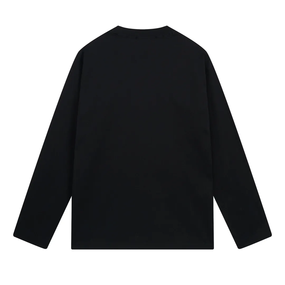 🅿️210 real photos [Top version. Official website quality] BALENCI*GA/Paris BALENCI*GA# New model, double-ring LOGO classic embroidery, water-worn and damaged old long-sleeved T-shirt. Brick cabinet synchronization. Welcome to compare. The fabric is made of Paris ZP custom-woven and dyed 100% cotton double-yarn compact cotton. The weight is 260 grams. The cloth surface is clean. The cloth pattern is clear. It is soft and comfortable. It has good color fastness and is not easy to change color. The threads are woven and dyed with no color difference. The embroidery is done using Tajima embroidery machine, the letters are three-dimensional, the garments are washed, worn and worn, and the goods are made according to the pictures in the Jubie market. Comparisons welcome. Restore brick cabinet. The version adopts OS loose shoulder style. Same style for men and women. Code: BL225057 Color: Black Size: XS S M L