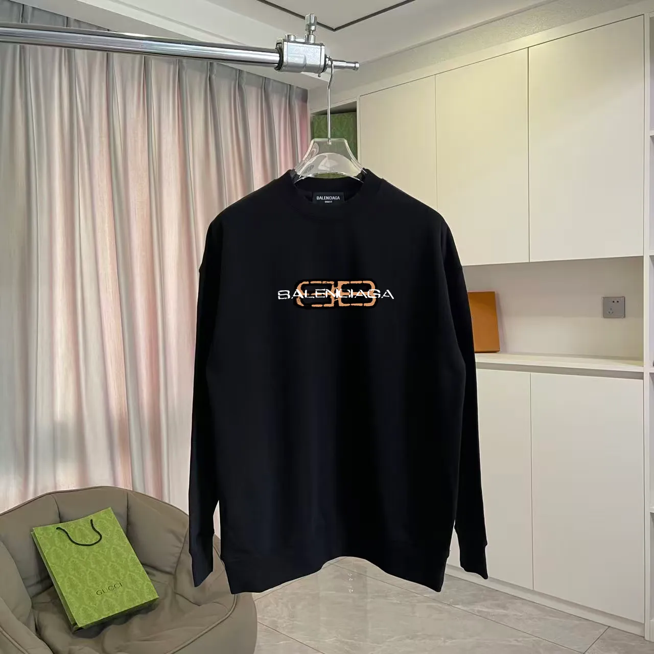 🅿️230 BALENCI*GA Paris 2025 Autumn and Winter New Style Personalized Letter Logo Print Customized Pure Cotton Fabric 400g Round Neck Sweater Same Style for Men and Women Size: S M L XL XXL Five Codes Color: Black White