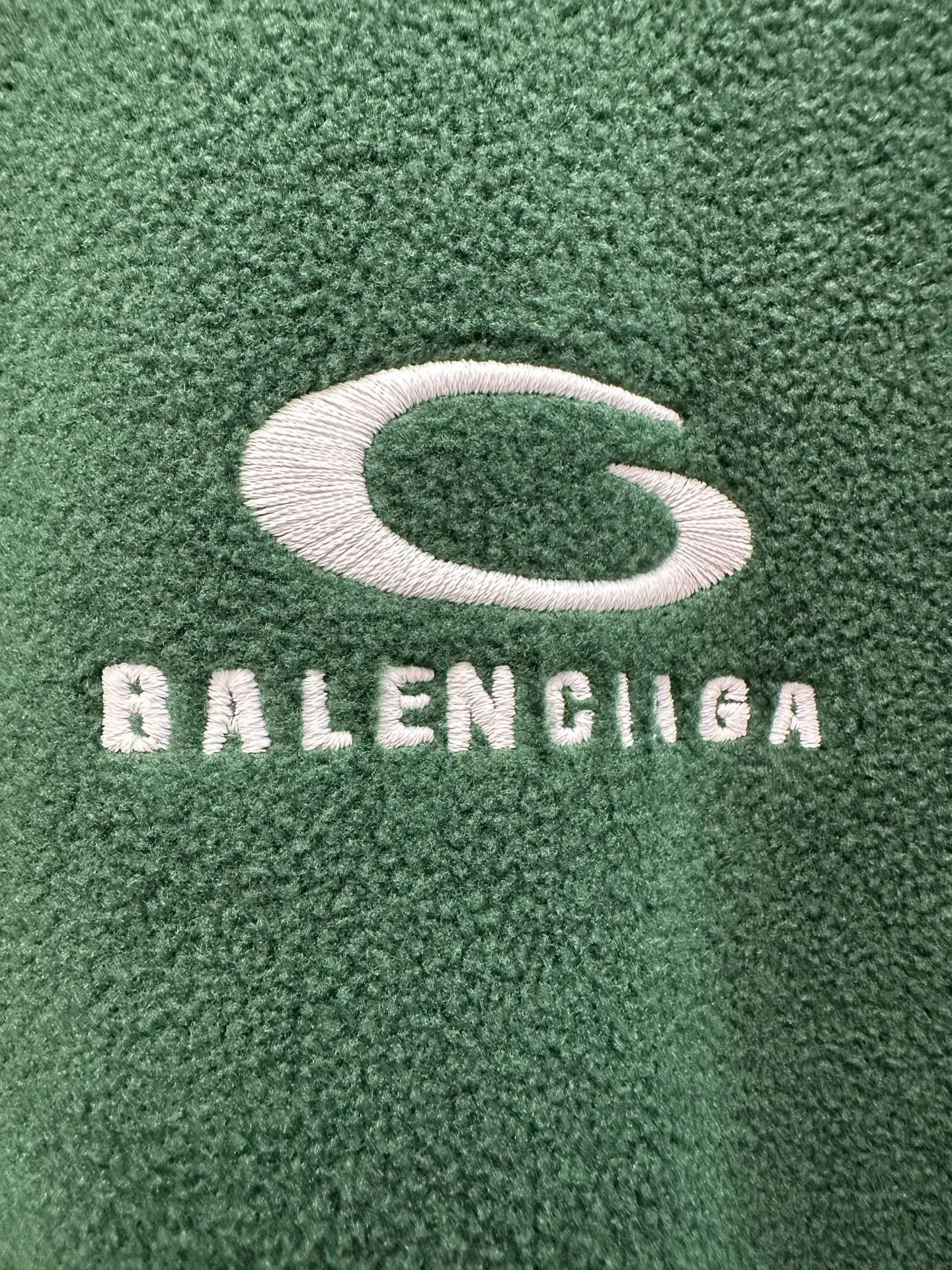 🅿️500 BALENCIAGA 25FW Autumn and Winter stand-up collar silhouette tailoring jacket Customized fleece fabric Small brand logo label embroidery on the front Large logo pattern on the back White webbing embellishment on the side of the sleeves Knitted rib sleeves and hem Diagonal pockets Simple design style Loose fit Uniform for men and women Size: S M L XL
