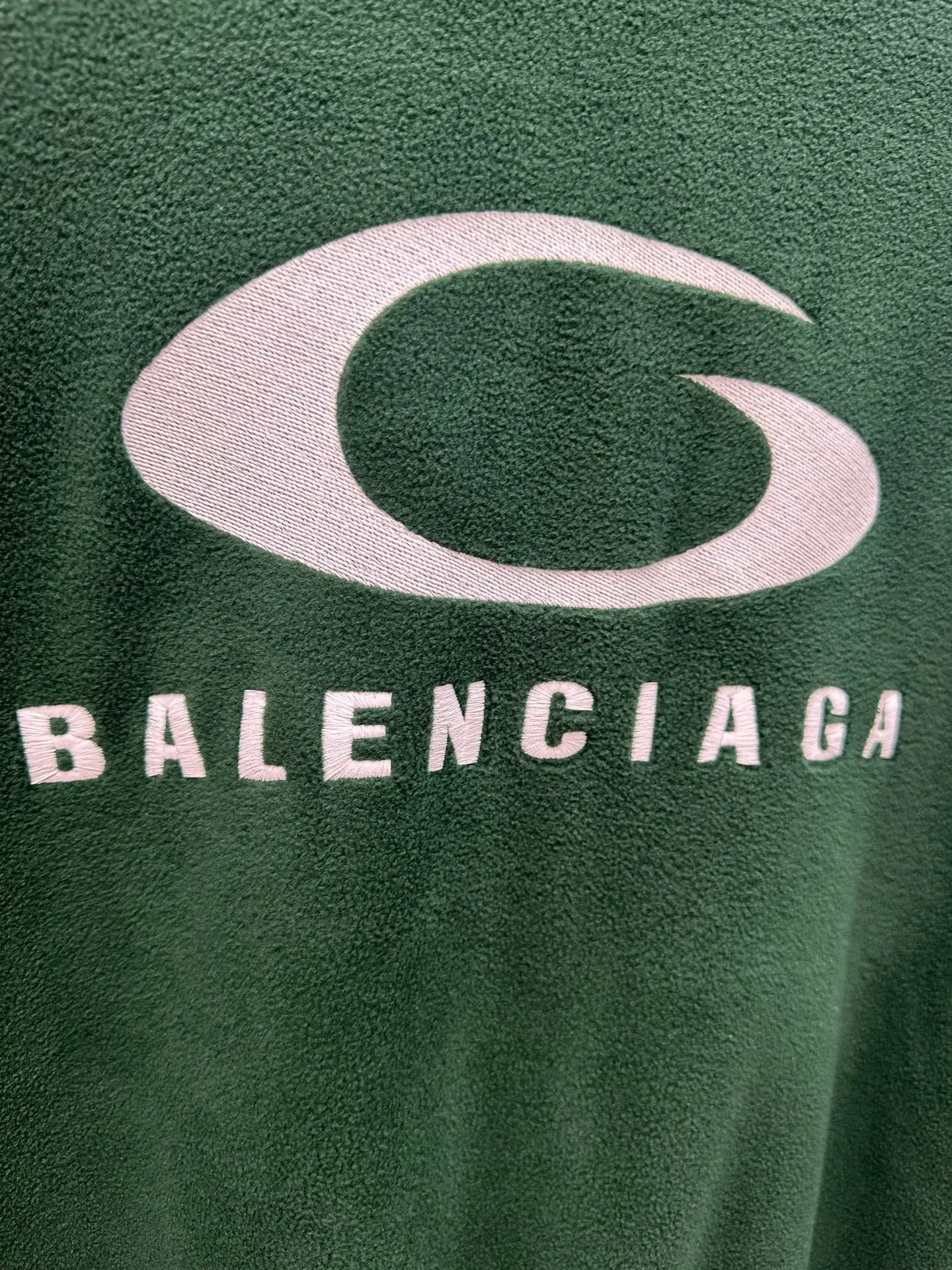 🅿️500 BALENCIAGA 25FW Autumn and Winter stand-up collar silhouette tailoring jacket Customized fleece fabric Small brand logo label embroidery on the front Large logo pattern on the back White webbing embellishment on the side of the sleeves Knitted rib sleeves and hem Diagonal pockets Simple design style Loose fit Uniform for men and women Size: S M L XL