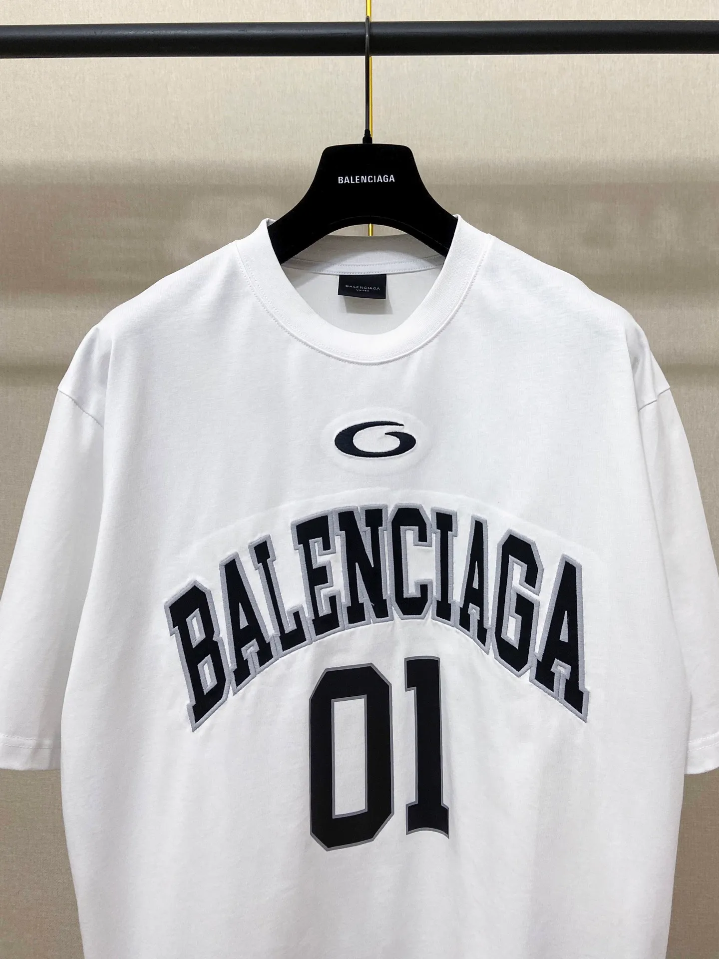 🅿️200 9180# Actual photo top version [[BALENCIA*GA] official website quality Paris new basketball jersey embroidered printed short-sleeved T-shirt OS version loose dropped shoulders Unisex style Fabric: 260g 100% cotton double yarn Process: embroidery printing on the front panel Car stamp in the lower left corner Back panel printing Garment washing Shaping Solid color Color: black white blue purple yellow Size: XS S M L
