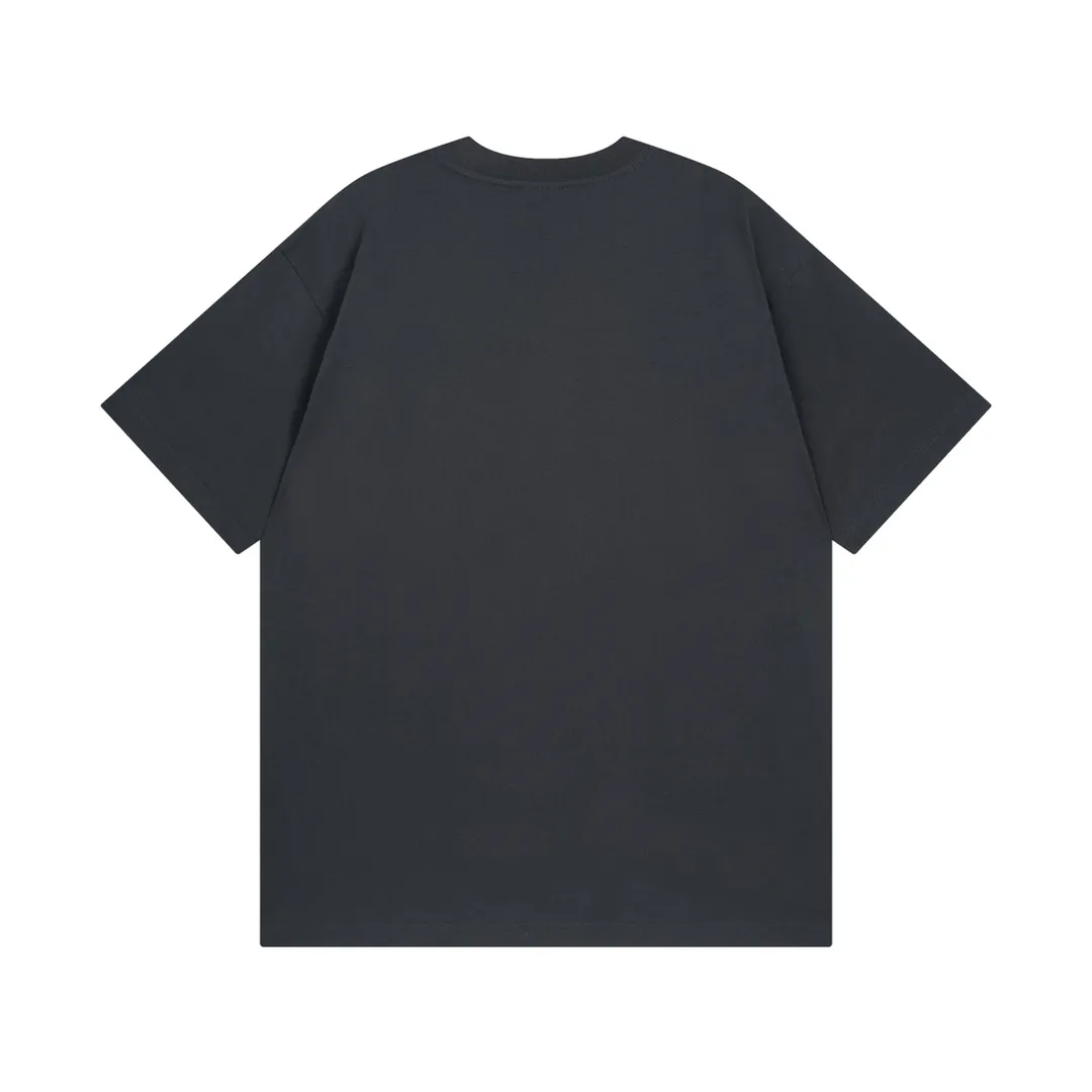 🅿️170 Detailed Pictures [Top version. Official website quality] BALENCI*GA/Paris. 2024 new style. New LOGO printed short-sleeved T-shirt, synchronized with brick cabinet. Genuine product developed at the first time, happy to print and compare! The fabric is made of Paris ZP custom-woven and dyed cotton double yarn. Weighing 260 grams, the cloth surface is clean. The cloth pattern is clear, soft and comfortable. The threads are dyed with no color difference. The classic LOGO is printed using environmentally friendly imported materials, with clear letters and a three-dimensional effect. Restore the brick cabinet. Welcome to compare, the version adopts the OS loose shoulder version. Same style for men and women Coding: BL233316 Color: gray blue, white Size: XS to L