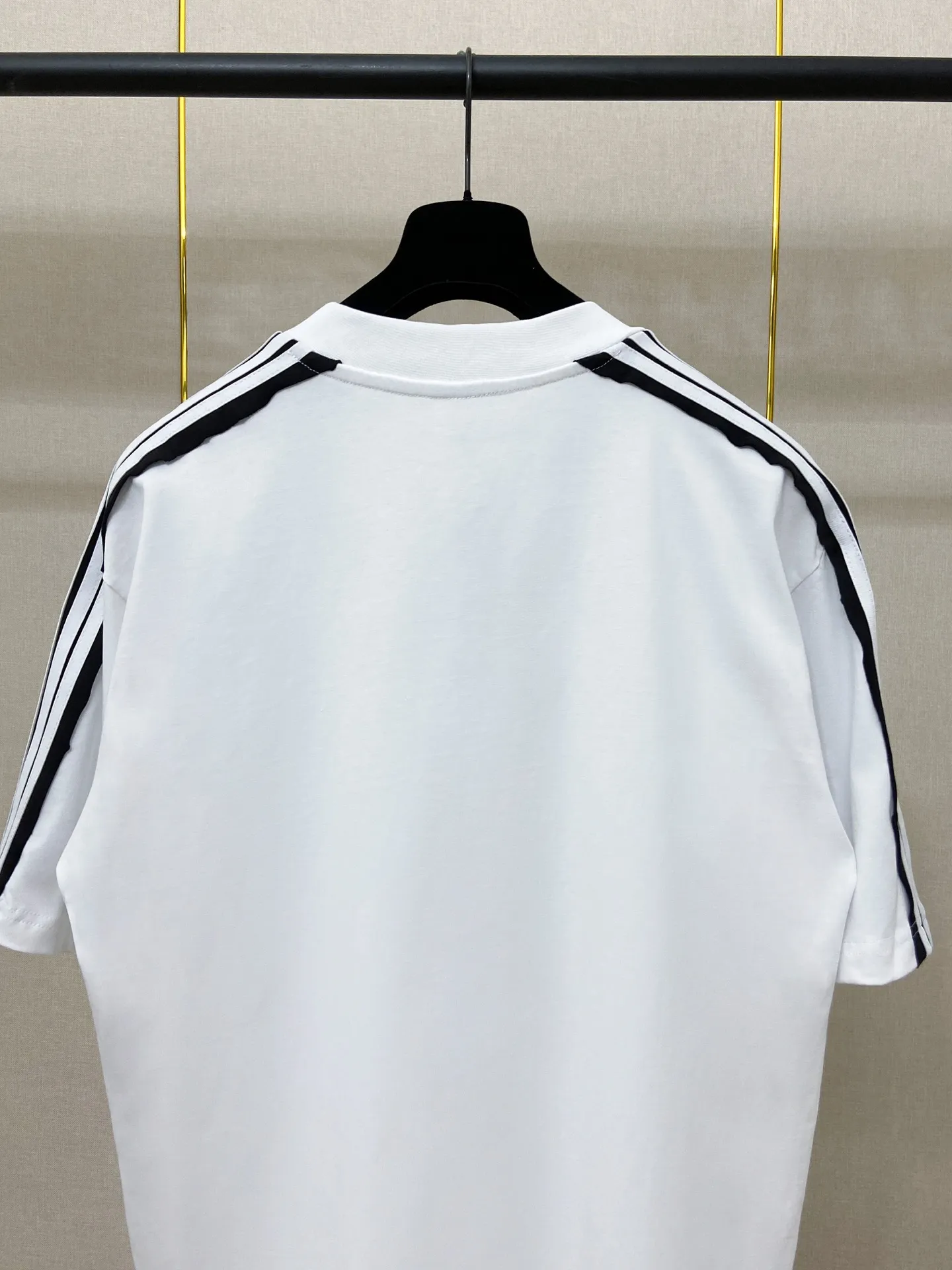 🅿️180 9200# Actual photo Top version [[BALENCIA*GA] official website quality Paris new raglan sleeves color matching. Tie strips. Classic LOGO short-sleeved T-shirt embroidered on the front left chest OS version Loose dropped shoulders Unisex fabric: 260 grams 100% cotton double yarn Technology: front printing Garment washing Shaping solid color Color: black white Size: XS S M L