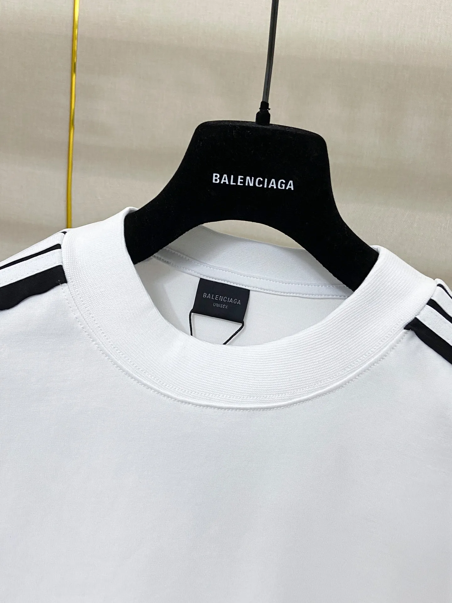🅿️180 9200# Actual photo Top version [[BALENCIA*GA] official website quality Paris new raglan sleeves color matching. Tie strips. Classic LOGO short-sleeved T-shirt embroidered on the front left chest OS version Loose dropped shoulders Unisex fabric: 260 grams 100% cotton double yarn Technology: front printing Garment washing Shaping solid color Color: black white Size: XS S M L