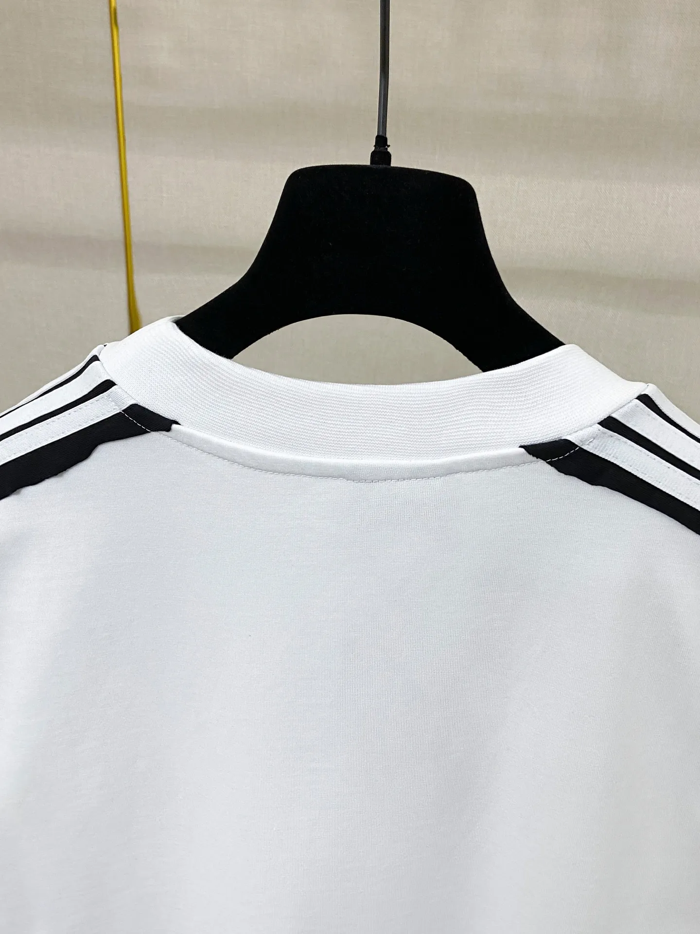 🅿️180 9200# Actual photo Top version [[BALENCIA*GA] official website quality Paris new raglan sleeves color matching. Tie strips. Classic LOGO short-sleeved T-shirt embroidered on the front left chest OS version Loose dropped shoulders Unisex fabric: 260 grams 100% cotton double yarn Technology: front printing Garment washing Shaping solid color Color: black white Size: XS S M L