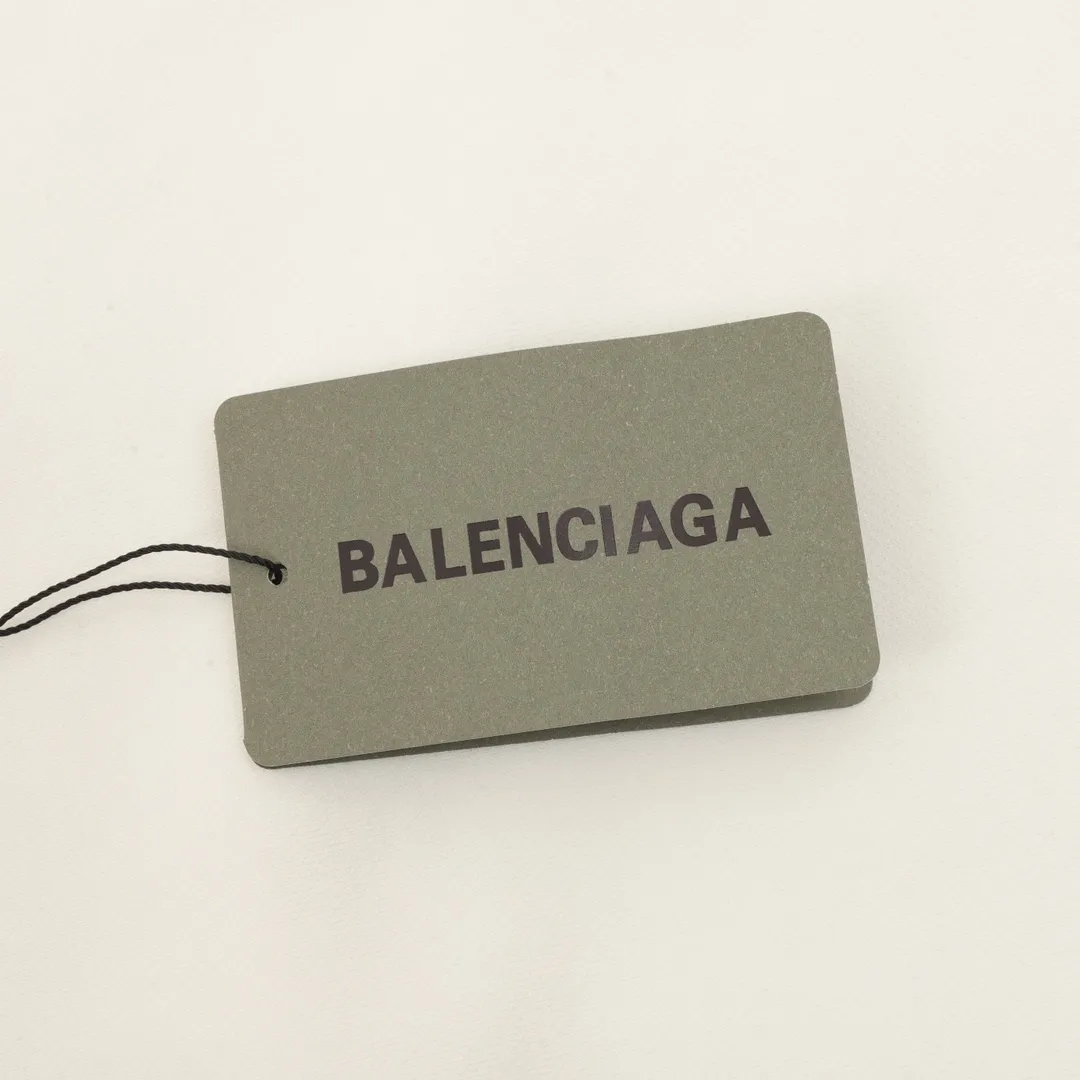 🅿️500 Balenciaga 25FW round neck sweatshirt with small letters, 480g high-grade combed cotton fabric, counter collar label, purchasing grade white thick plate hang tag, original hanging grain, three-dimensional foam printing on the front and back, strong sense of layering, same style for men and women, couple style, oversize version, loose size: S-XL