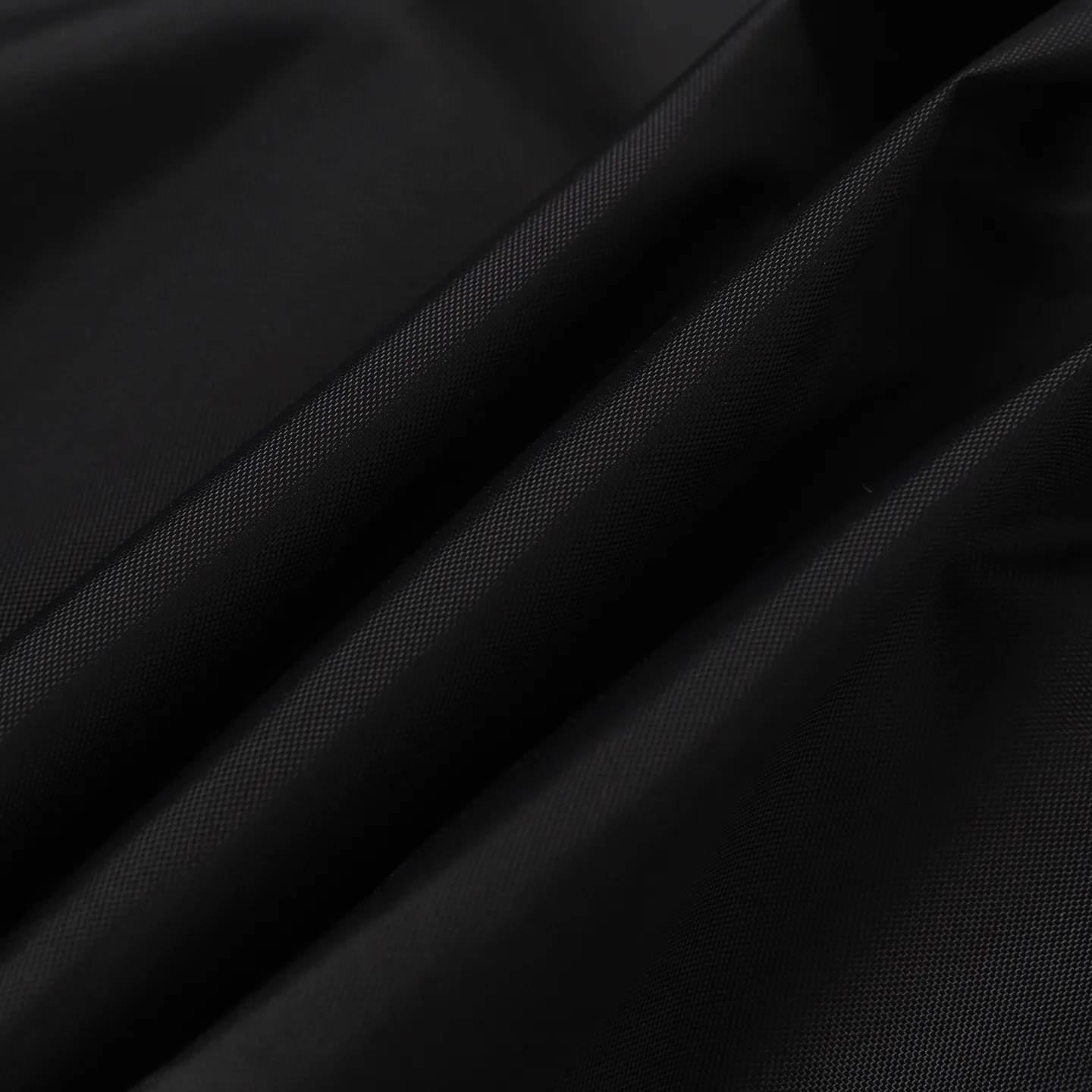 🅿️650 [Original quality] Balenciaga/Balenciaga patched bomber jacket. Customized dense-pore cold-pressed fiber nylon fabric and velvet cloud cotton sheet inside. Full texture. Thick and solid. Every inch contains heavy warmth. The warm light of burgundy purple is the main tone. It is flamboyant and restrained. The slightly dropped shoulder silhouette is flattering. The gold lion emblem patch is embellished on the chest, continuing the identity identification function of the badge. A silent statement when worn on the body. The lining and padding design highlights the wrapping effect and subtly combines the warmth of cotton clothing with the aesthetics of life. Leading the trend in the name of design. Process 1: Using imported machine embroidery technology. Using advanced computer control systems and precision mechanical components. Paris lion emblem patch embroidery operation with high precision and smooth and delicate lines. Process 2: Purely manual disassembly process after water. After completing the initial combination of the lining fabric and the cotton piece, the craftsman will make further adjustments and disassembly in the water. The lining fabric and the cotton piece can achieve a perfect combination, making the lining fabric and the cotton piece more closely combined, beautiful and neat. Process 3: Template machine bag opening. The preset template guides the position, shape and size of the bag opening. The accuracy ensures the quality of the bag opening effect. Accessories: Customized 1:1 Paris bronze alloy zipper. Customized 1:1 Paris leather pull tab. Customized 1:1 Paris nipple nails. Customized 1:1 Paris trademark. Version: Loose version. Size: S/M/L/XL