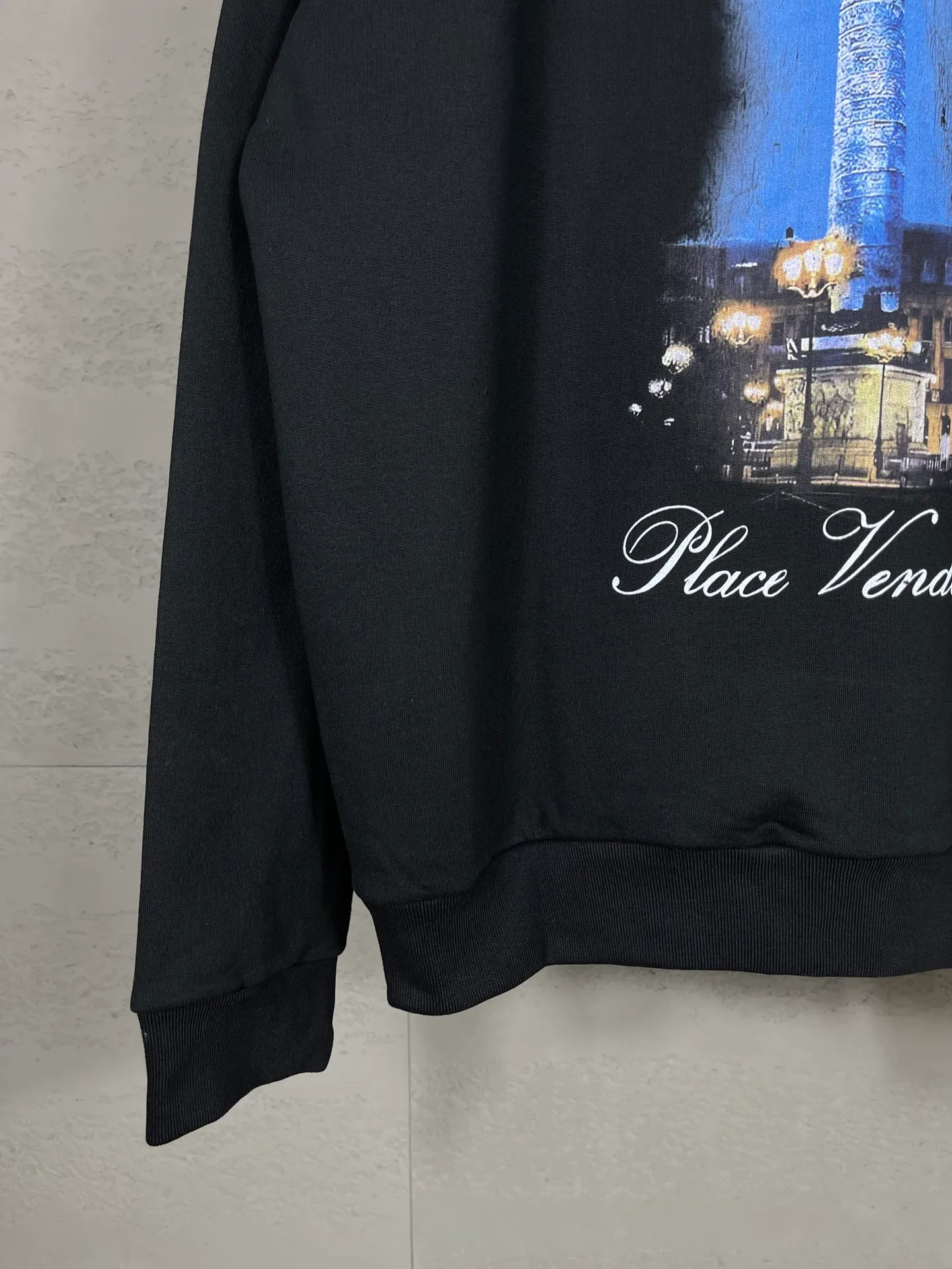 🅿️370 real photos [Top version. Official website quality] BALENCI*GA/Paris. SS24 new Balenciaga Vogue co-branded series. Front and rear LOGO direct-printed hooded sweatshirt. Brick cabinet synchronization. Genuine product developed at the first time, happy to print and compare! The fabric is made of Paris ZP custom-woven and dyed cotton terry sweatshirt. Weighing 460 grams, the cloth surface is clean. The cloth pattern is clear, soft and comfortable. The threads are dyed with no color difference. The printing is made of environmentally friendly imported materials with direct inkjet printing. The pattern letters are clear and the effect is three-dimensional. The version adopts OS loose shoulder style. Same style for men and women. Code: BL238905 Color: black, off-white Size: XS S M L