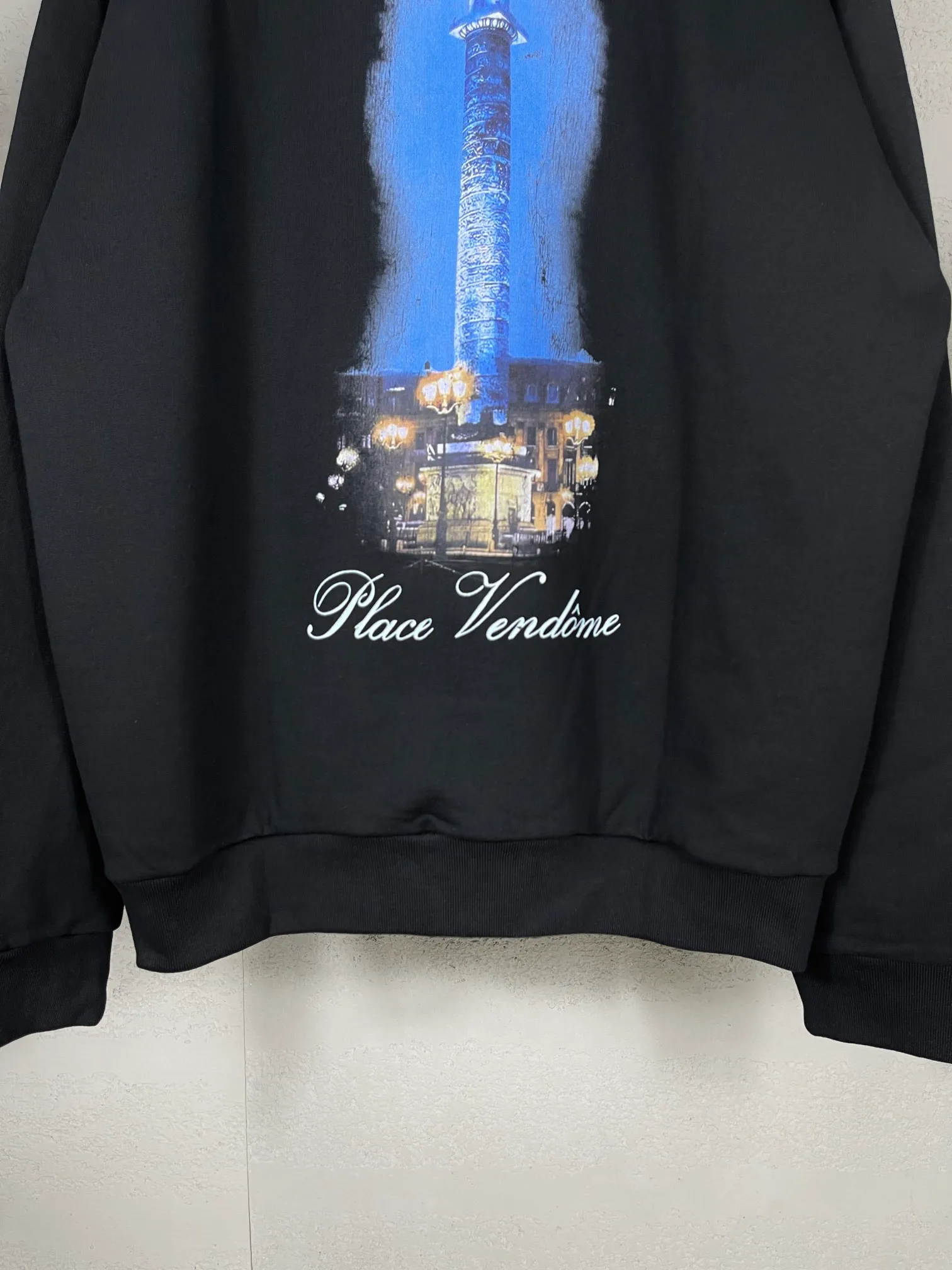 🅿️370 real photos [Top version. Official website quality] BALENCI*GA/Paris. SS24 new Balenciaga Vogue co-branded series. Front and rear LOGO direct-printed hooded sweatshirt. Brick cabinet synchronization. Genuine product developed at the first time, happy to print and compare! The fabric is made of Paris ZP custom-woven and dyed cotton terry sweatshirt. Weighing 460 grams, the cloth surface is clean. The cloth pattern is clear, soft and comfortable. The threads are dyed with no color difference. The printing is made of environmentally friendly imported materials with direct inkjet printing. The pattern letters are clear and the effect is three-dimensional. The version adopts OS loose shoulder style. Same style for men and women. Code: BL238905 Color: black, off-white Size: XS S M L