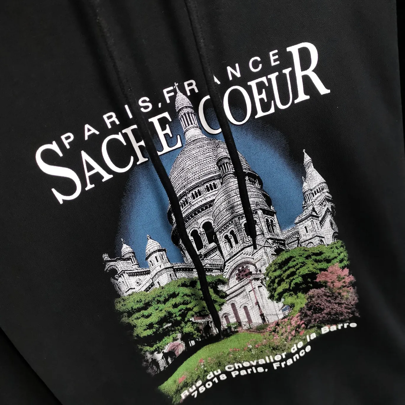 Supplementary details on the chest - the top tested version of BALENCIAGA Balenciaga Sacred Heart Cathedral Garden Notre Dame Castle loose cotton men and women couples the same autumn and winter pure cotton hoodie hooded sweatshirt top quality, each piece has been garment washed. The printing process adopts Kornit Digital 7-color direct printing, which restores the picture quality in high definition. People, trees and buildings are clearly visible and layered. Letter printing details are processed without tooth edges! The cost of front and back printing is enough to buy a box of good cigarettes. Details are as shown in the picture, all products are visually photographed without any modification! The fabric is made of 480g combed cotton terry fabric, which is heavy-weight and has a full drape. The most important thing is that while ensuring the weight, it can also effectively exert its breathable and breathable effect! Exclusive quality shipment Original fabric Self-adhesive coding Counter tag Size: XS-L Color: Black White P: 480