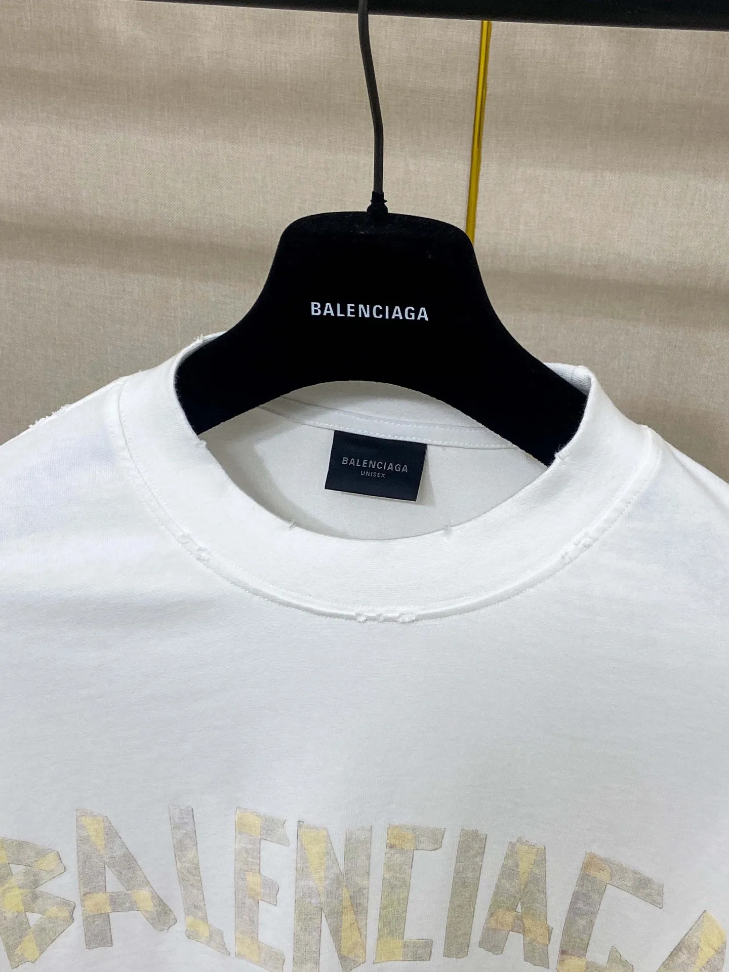 🅿️180 9110# Actual photo top version [[BALENCIA*GA] official website quality Paris new yellow tape bandage digital direct spray short-sleeved T-shirt OS version loose dropped shoulders Unisex style Fabric: 260g 100% pure cotton double yarn Process: front and rear digital direct spray garment wash worn distressed fixed color Color: gray blue white washed blue burgundy green Black silver rose red khaki Size: XS S M L