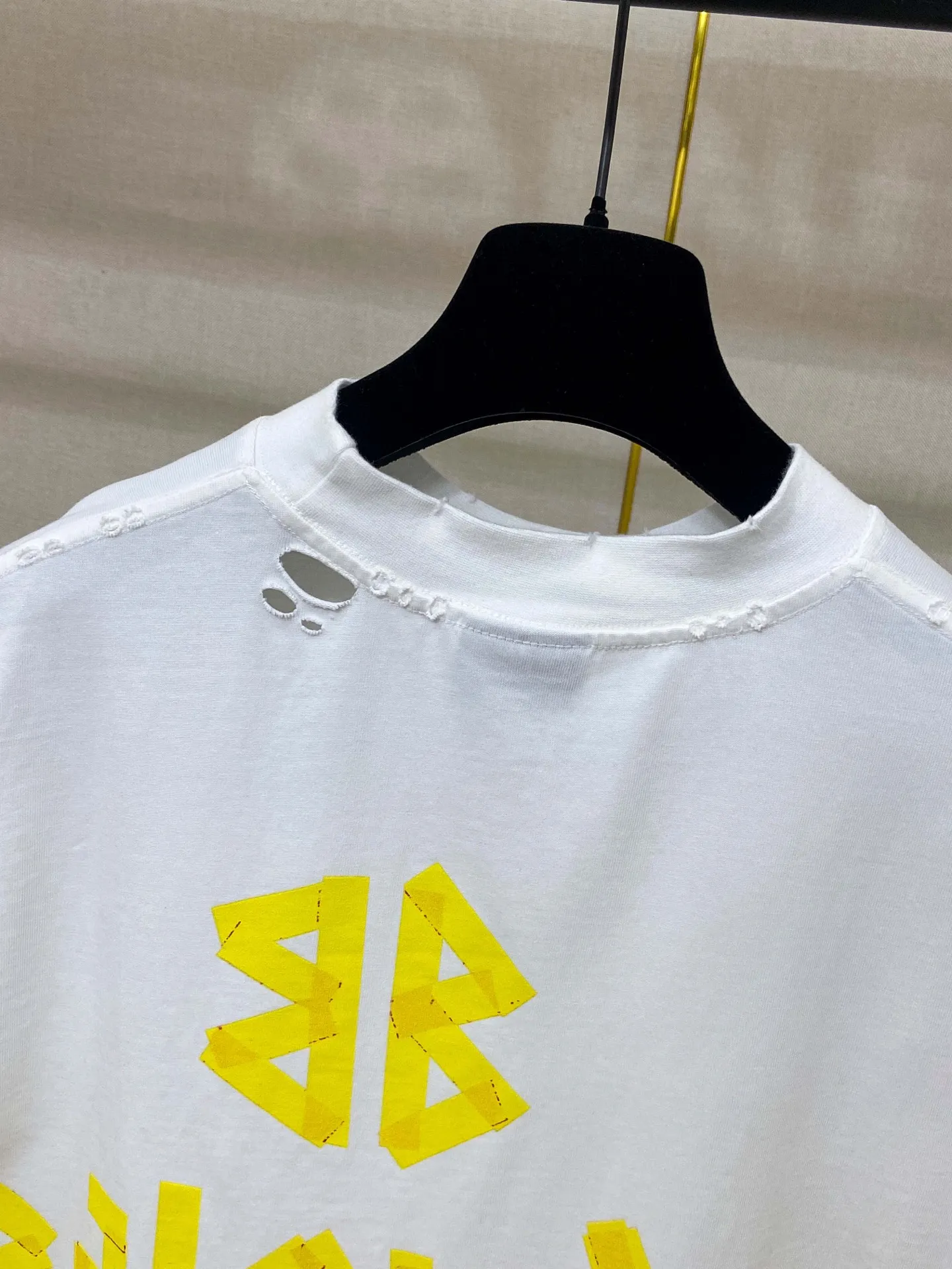 🅿️180 9110# Actual photo top version [[BALENCIA*GA] official website quality Paris new yellow tape bandage digital direct spray short-sleeved T-shirt OS version loose dropped shoulders Unisex style Fabric: 260g 100% pure cotton double yarn Process: front and rear digital direct spray garment wash worn distressed fixed color Color: gray blue white washed blue burgundy green Black silver rose red khaki Size: XS S M L