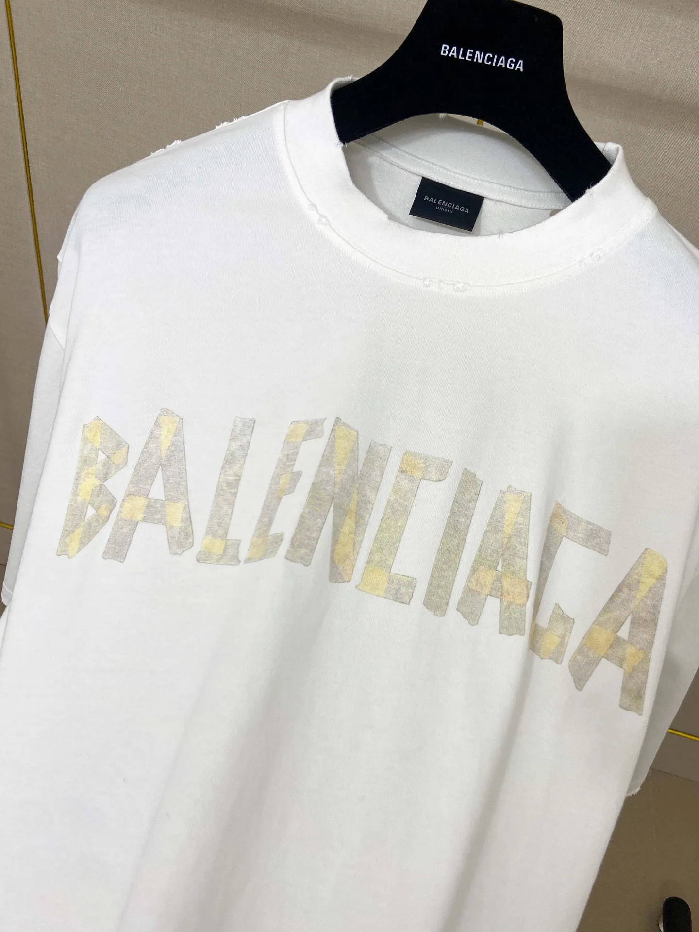 🅿️180 9110# Actual photo top version [[BALENCIA*GA] official website quality Paris new yellow tape bandage digital direct spray short-sleeved T-shirt OS version loose dropped shoulders Unisex style Fabric: 260g 100% pure cotton double yarn Process: front and rear digital direct spray garment wash worn distressed fixed color Color: gray blue white washed blue burgundy green Black silver rose red khaki Size: XS S M L