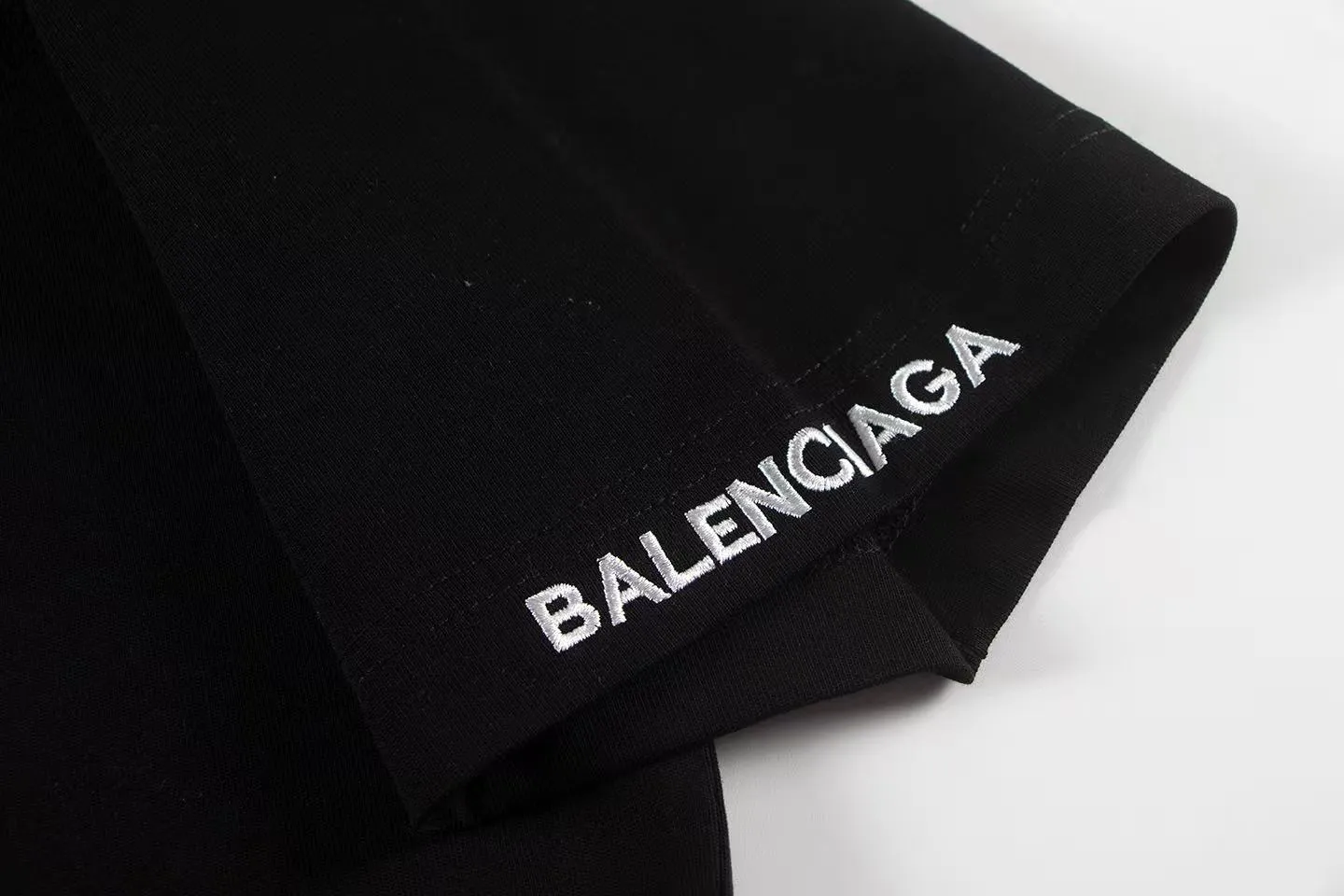 🅿️146 Style: 2025 new Balenciaga embroidered short-sleeved T-shirt Material: High version 300g double yarn combed cotton Size: S～XL Color: Black Style number: Z032