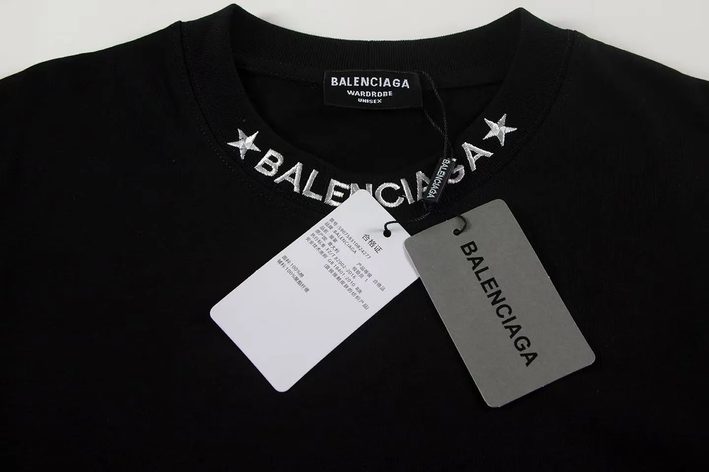 🅿️146 Style: 2025 new Balenciaga embroidered short-sleeved T-shirt Material: High version 300g double yarn combed cotton Size: S～XL Color: Black Style number: Z032
