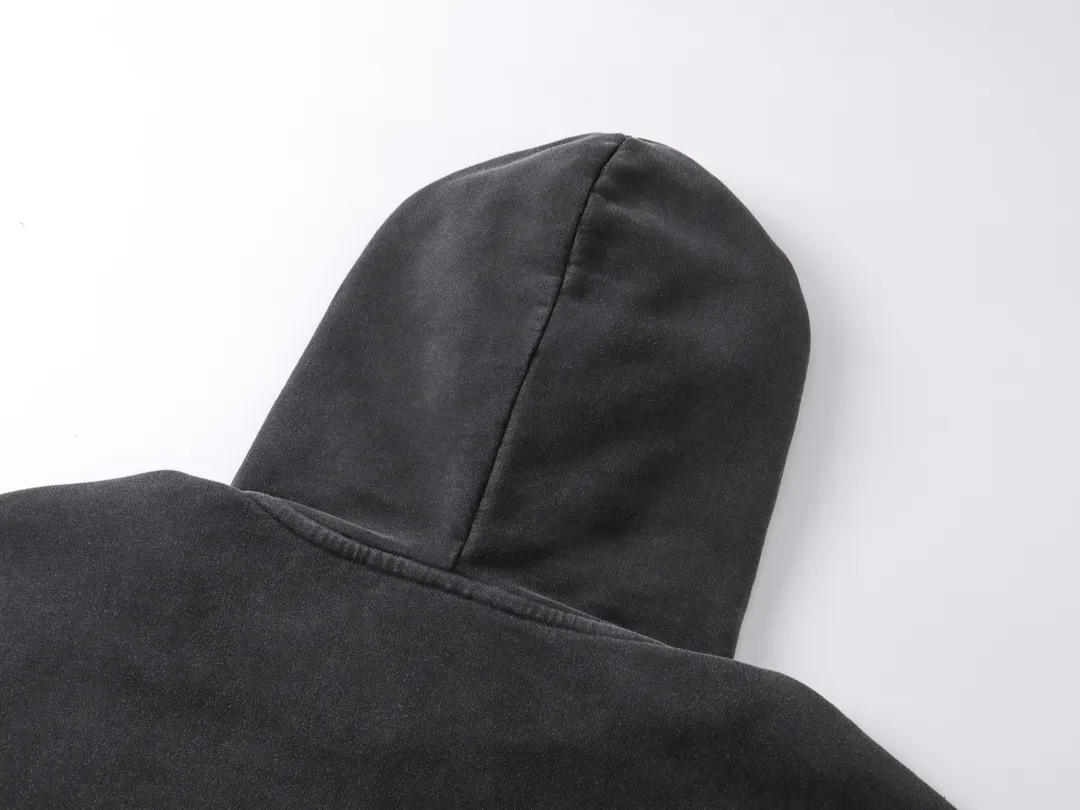 🅿️320 real photos [Top version. Official website quality] BALENCI*GA/Paris. 53rd season Balenciaga New. Vintage high-end limited edition joint hooded sweatshirt. The pattern on the front is damaged by the direct-injection printing. The ready-made garments are washed and worn. SS24 new model. Brick cabinet synchronization. Genuine product developed at the first time, please print and compare! The fabric is made of Paris ZP custom-woven and dyed cotton sweatshirt. Weighing 460 grams, the cloth surface is clean. The cloth pattern is clear, soft and comfortable. The threads are dyed with no color difference. The printing uses environmentally friendly imported materials and self-inking direct injection. The pattern letters are clear and the effect is three-dimensional. The entire garment is washed, distressed and worn. The version adopts OS loose shoulder design. Same style for men and women. Code: BL238935 Color: washed black Size: XS S M L