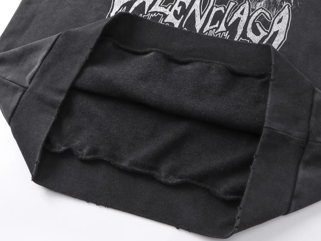 🅿️320 real photos [Top version. Official website quality] BALENCI*GA/Paris. 53rd season Balenciaga New. Vintage high-end limited edition joint hooded sweatshirt. The pattern on the front is damaged by the direct-injection printing. The ready-made garments are washed and worn. SS24 new model. Brick cabinet synchronization. Genuine product developed at the first time, please print and compare! The fabric is made of Paris ZP custom-woven and dyed cotton sweatshirt. Weighing 460 grams, the cloth surface is clean. The cloth pattern is clear, soft and comfortable. The threads are dyed with no color difference. The printing uses environmentally friendly imported materials and self-inking direct injection. The pattern letters are clear and the effect is three-dimensional. The entire garment is washed, distressed and worn. The version adopts OS loose shoulder design. Same style for men and women. Code: BL238935 Color: washed black Size: XS S M L
