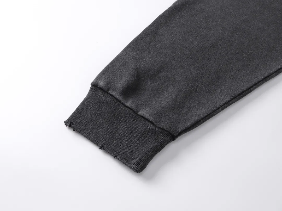 🅿️320 real photos [Top version. Official website quality] BALENCI*GA/Paris. 53rd season Balenciaga New. Vintage high-end limited edition joint hooded sweatshirt. The pattern on the front is damaged by the direct-injection printing. The ready-made garments are washed and worn. SS24 new model. Brick cabinet synchronization. Genuine product developed at the first time, please print and compare! The fabric is made of Paris ZP custom-woven and dyed cotton sweatshirt. Weighing 460 grams, the cloth surface is clean. The cloth pattern is clear, soft and comfortable. The threads are dyed with no color difference. The printing uses environmentally friendly imported materials and self-inking direct injection. The pattern letters are clear and the effect is three-dimensional. The entire garment is washed, distressed and worn. The version adopts OS loose shoulder design. Same style for men and women. Code: BL238935 Color: washed black Size: XS S M L