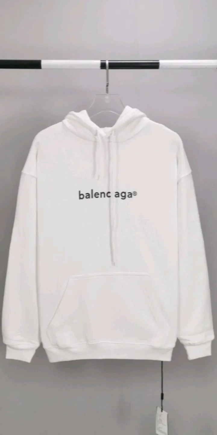 Real shot of the video - the top tested version of Balenciaga's mailbox letter logo pure cotton loose hoodie for men and women in the same style for autumn and winter hoodies. A simple basic sweatshirt. A simple sweatshirt that you can fall in love with at first sight. The Blcg mailbox logo on the chest is simple and beautiful. It is operated by an imported elliptical machine, without burrs and neatly aligned! The fabric is made of 480g pure cotton fabric, which is different from the low-end version. The color is also super beautiful. You must get this one! ! ! ! !  Color: black, white, fog blue, khaki, lake green Size: XS-L P:450