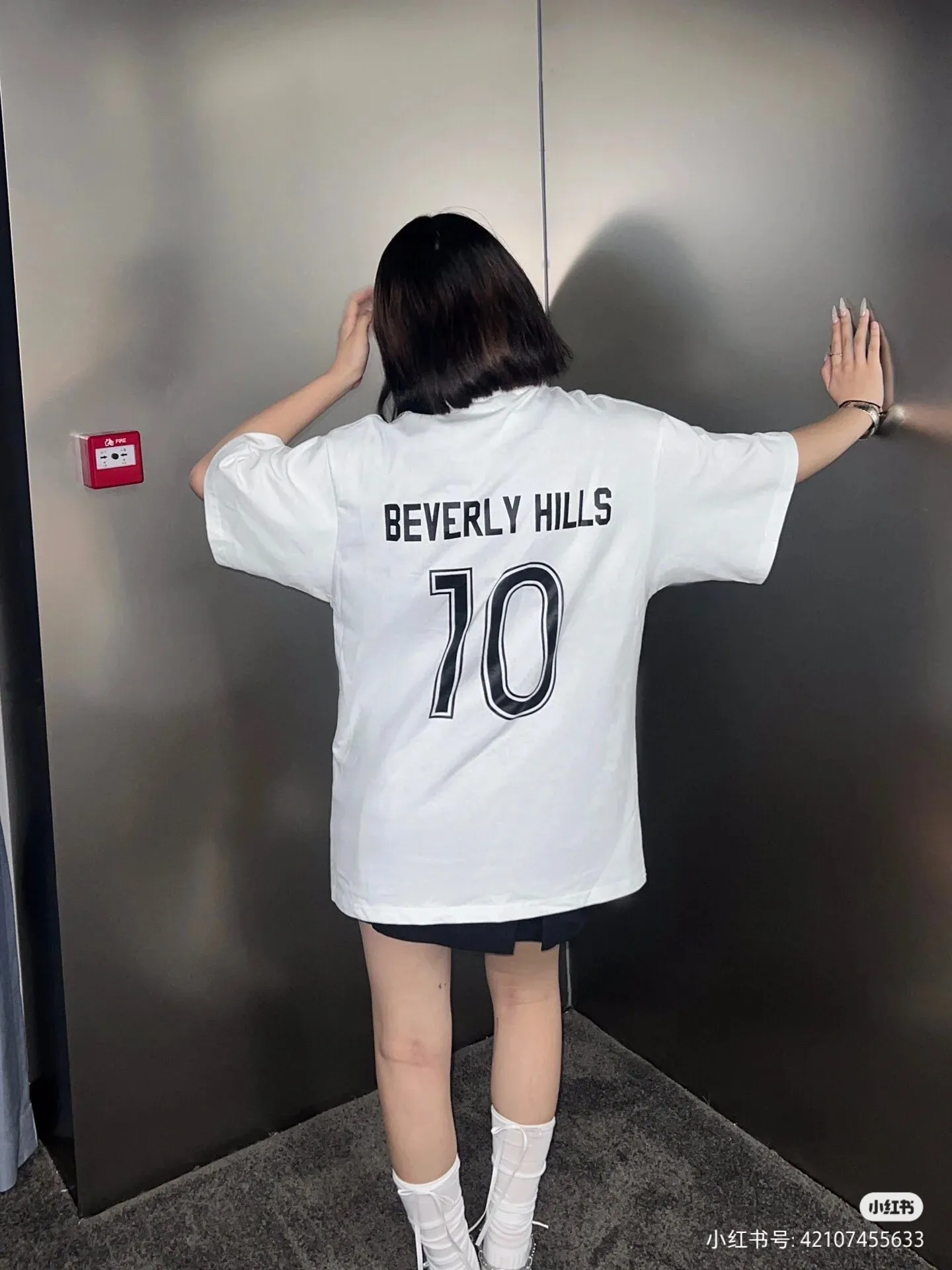 ♻️💯Upper body reference model picture❤️Top version BALENCIAGA Paris ##24ss Paris Manchester United joint football No. 10 embroidered printed short sleeves# , official original, customized 32-count double yarn pure cotton fabric, weighing 280g, soft and delicate to the touch and solider than ordinary cotton fabrics, comfortable, breathable and not easily deformed. The front and rear panels use imported glue screen printing technology + the front panel imported Tajima embroidery machine matte light heavy industry embroidery process to distinguish the market currency, the original accessories are complete with three standards, no pressure when entering and exiting the counter Code number: XS - L Color: black white P:300