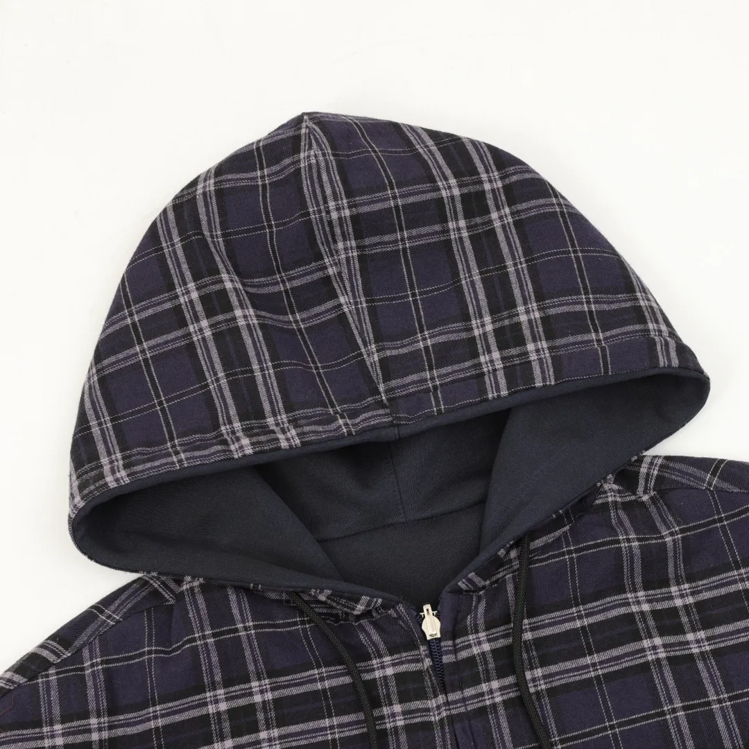 🅿️620 Balenciaga/Balenciaga plaid patch letter zipper jacket is made of customized matt Taslan professional fabrics, plus three-proof coating process, Teflon anti-fouling treatment, anti-oil stains and easy to clean, polyester high-density bird's eye mesh lining, three-dimensional circulation breathable structure, quick moisture export, anti-static treatment, more comfortable to wear in autumn and winter, imported environmentally friendly glue screen printing, custom hardware zipper double puller LOGO, custom accessories three labels Size: XS-L