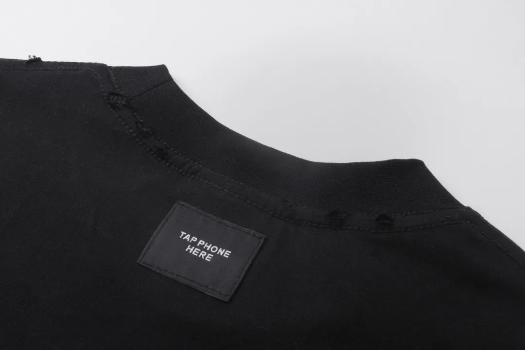 🅿️240 detailed pictures [Top version. Official website quality] BALENCI*GA/Paris. 2024 latest global limited edition. BALENCIAGA joins forces with Archive to create a long-sleeved T-shirt. Crack printed washed distressed T-shirt. Overweight craftsmanship, brick cabinet synchronization. ⚠️Distinguish the market currency, genuine research and development, worn. The hand painting is consistent with ZP, and the printing uses imported cracked environmentally friendly glue. The garments are washed, worn and worn. The whole piece is designed with heavy craftsmanship. Comparisons welcome. The version adopts OS loose shoulder design. Same style for men and women. Code: BL235031 Color: black, off-white Size: XS S M L