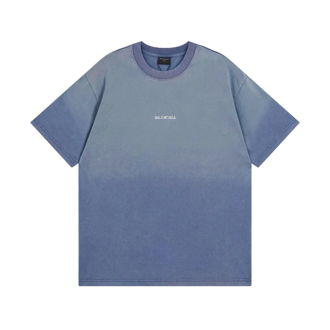 🅿️180 detailed pictures [Top version. Official website quality] BALENCI*GA/Paris #classic style. Classic letter embroidery on the front and back. Ready-made clothes sprayed with stir-fried salt and washed with water to make them worn and worn. Short-sleeved T-shirt #2023 spring and summer brick cabinet synchronization.                       The fabric is made of Paris ZP custom-woven and dyed cotton double yarn, weighing 260 grams. The cloth surface is clean. The cloth pattern is clear, soft and comfortable. The threads are dyed with no color difference. The classic letters are embroidered with imported embroidery machines, the letters are clear and the effect is three-dimensional. Ready-made garments are sprayed with Ma Liu, washed and distressed, and hand-polished. Restore the brick cabinet, adopt the OS loose shoulder style. Same style for men and women. Code: BL223216 Color: Mist Gray Blue Size: XS to L