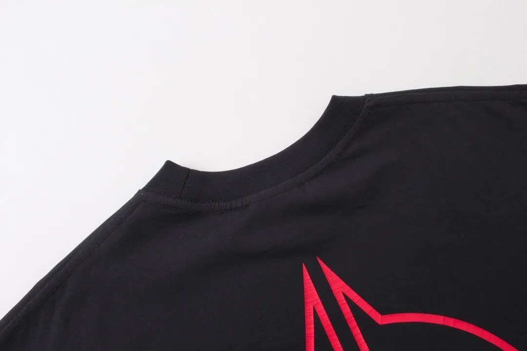 🅿️210 Detailed pictures [Top version. Official website quality] BALENCI*GA/Paris. 2024 new style. Classic LOGO cracked printed long-sleeved T-shirt. Brick cabinet synchronization. Genuine product developed at the first time, enjoy printing and comparison! The fabric is made of Paris ZP custom-woven and dyed cotton with double yarns and compact cotton. The weight is 260 grams. The cloth surface is clean. The cloth pattern is clear, soft and comfortable. The threads are dyed with no color difference. The classic printing is made of environmentally friendly imported materials, and the letters are cracked and printed. The letters are clear and the effect is three-dimensional. Restored brick cabinet. Ready-made clothes are washed and distressed, different market currency, welcome to compare, the version adopts OS loose shoulder version. Same style for men and women Coding: BL225027 Color: dark blue gray, white Size: XS S M L
