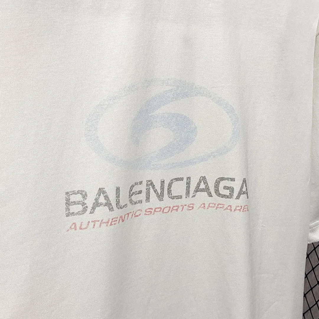 🅿️160 9132# Actual pictures Top version [[BALENCIA*GA] official website quality Paris new blur surfing LOGO pattern printed short-sleeved T-shirt OS version Loose dropped shoulders Unisex style Fabric: 260 grams 100% cotton double yarn Process: front and back printing Garment wash worn distressed fixed color Color: white Size: XS S M L