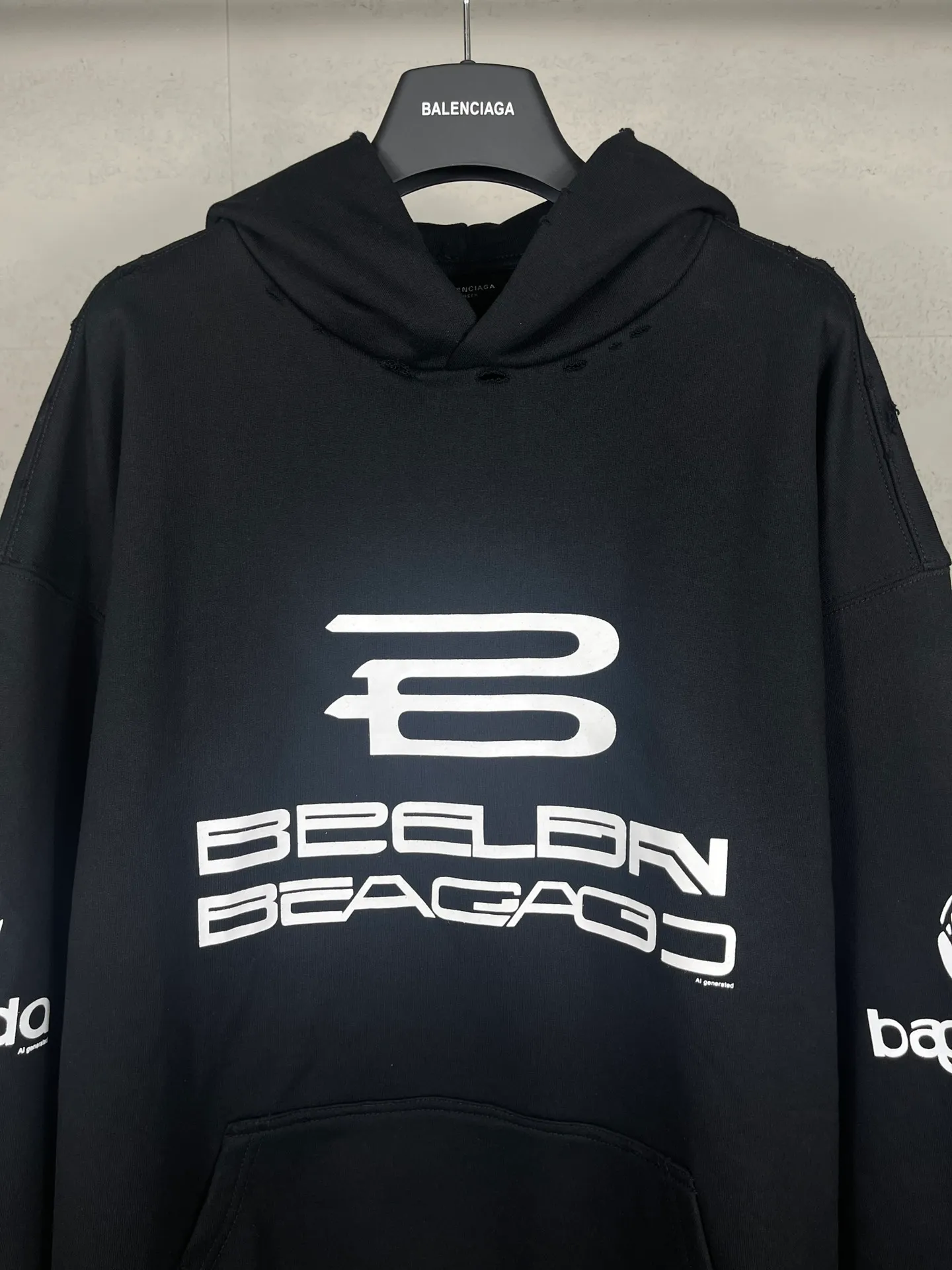 🅿️320 real photos [Top version. Official website quality] BALENCI*GA/Paris AI GENERATED HOODIE series new hooded sweatshirt #2024 new style. The front, back, left and right sleeves are printed with the new LOGO, and the ready-made garments are washed and worn. According to the normal practice in Jubie market, black and gray cuff printing are different. #2024 Spring and Summer Brick Cabinet Synchronization Welcome to compare. The fabric is made of Paris ZP custom-woven and dyed cotton double yarn, with a weight of 460 grams. The cloth surface is clean. The cloth pattern is clear, soft and comfortable. The threads are dyed with no color difference. The classic letter LOGO is printed with imported environmentally friendly glue. The letters are clear and the effect is three-dimensional. Restore the brick cabinet, adopt the OS loose shoulder style. Same style for men and women. Code: BL238917 Color: black, floral gray Size: XS S M L