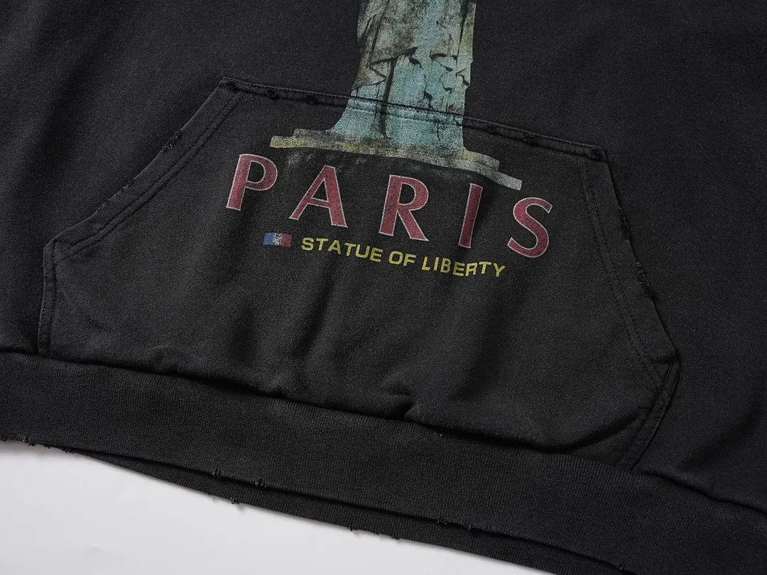 🅿️360 photos [Top version. Official website quality] BALENCI*GA/Paris. 2024 catwalk style goddess washed, worn and worn hooded sweatshirt. 2024 new model. All pattern details, colors and Y-plates are customized, made with super heavy craftsmanship, and washed and polished. Please refer to the picture for delivery at Jubie Market. Brick cabinets are synchronized. Genuine products are developed at the first time, and you can print and compare! The fabric is made of Paris ZP custom-woven and dyed cotton terry sweatshirt. Weighing 460 grams, the cloth surface is clean. The cloth pattern is clear, soft and comfortable. The threads are dyed with no color difference. The printing uses environmentally friendly imported materials and self-inking direct injection, with clear letters and three-dimensional effect. The entire garment is washed and distressed. The version adopts OS loose shoulder design. Same style for men and women. Code: BL238926 Color: washed black Size: XS S M L
