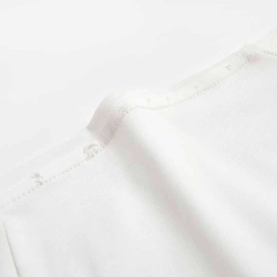 🅿️210 9139# Detailed picture Top version [[BALENCIA*GA] Official website quality Paris new hardware buckle rivet perforated short-sleeved T-shirt OS version Loose dropped shoulders Unisex style Fabric: 260 grams 100% cotton double yarn Craftsmanship: Hand-made buttoning Garment washing Frayed Old styling Solid color Color: Black White Size: XS S M L