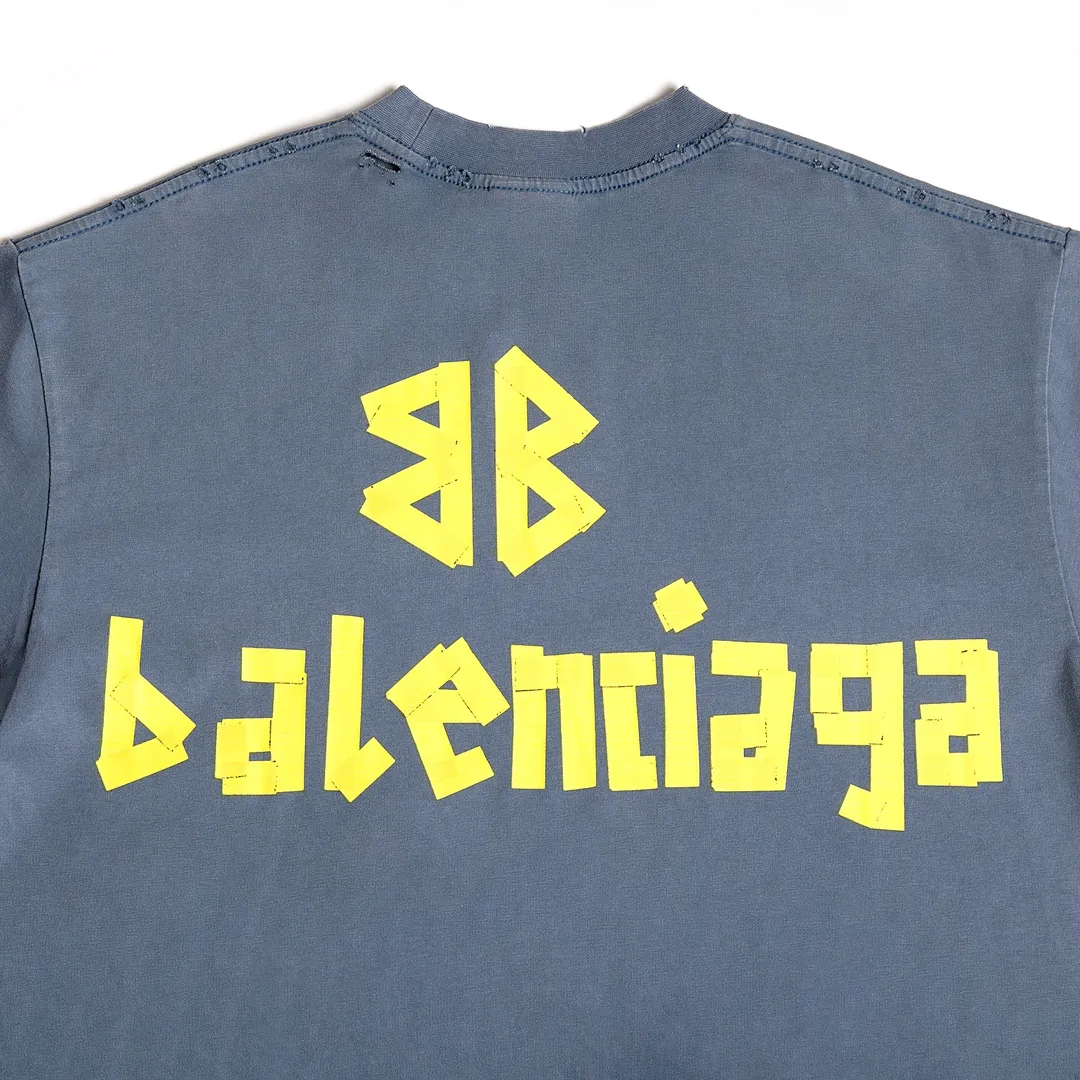🅿️200 8110# Detailed picture Top version [[BALENCIA*GA] Official website quality Paris new classic yellow tape digital direct spray long-sleeved T-shirt OS version Loose dropped shoulders Unisex style Fabric: 280 grams 100% cotton double yarn (three washing processes) Process: Front and rear digital direct spray Garment wash Frayed Distressed Shape solid color Color: gray blue black white wash blue Burgundy Green Size: XS S M L