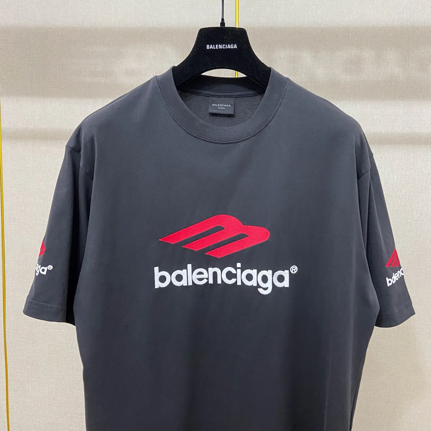 🅿️200 9152# Actual photo Top version [[BALENCIA*GA] official website quality Paris new classic 3M letter big LOGO icon embroidered short-sleeved T-shirt OS version loose dropped shoulders Unisex fabric: 260 grams 100% cotton double yarn Process: embroidery on the front and rear panels, left and right sleeves Garment wash Shape solid color Color: dark gray blue white Size: XS S M L