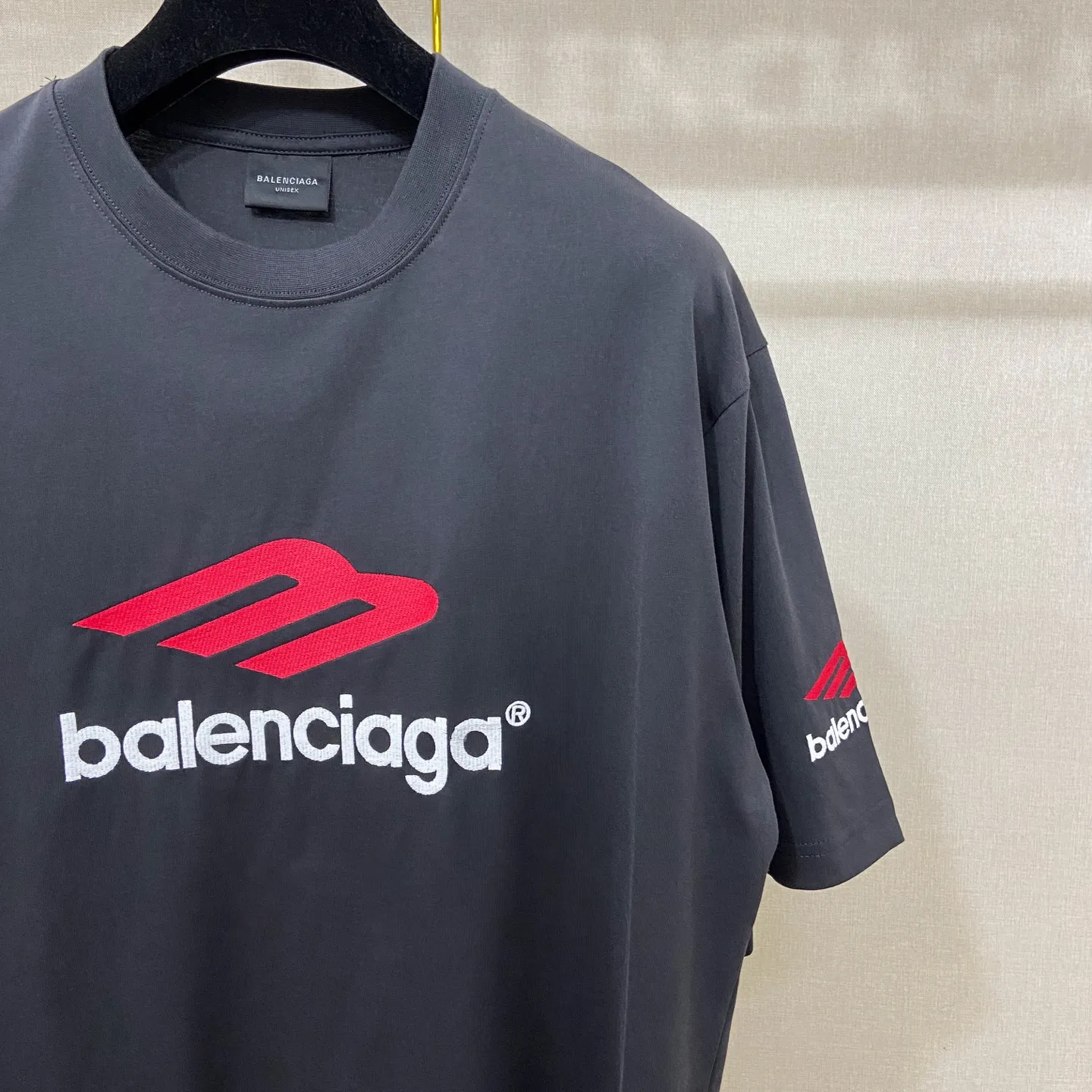 🅿️200 9152# Actual photo Top version [[BALENCIA*GA] official website quality Paris new classic 3M letter big LOGO icon embroidered short-sleeved T-shirt OS version loose dropped shoulders Unisex fabric: 260 grams 100% cotton double yarn Process: embroidery on the front and rear panels, left and right sleeves Garment wash Shape solid color Color: dark gray blue white Size: XS S M L