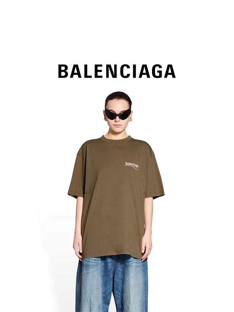 🎀Hot model pictures🎀【Latest new】top tested version BALENCIAGA Paris 23SS male and female couple star same style pure cotton loose Cola Malone graffiti ripped short-sleeved T-shirt, customized 1:1 colorless fixed dyeing fabric, matched thread, double enzyme garment wash, guaranteed to be durable and washable, not easy to deform, imported machine water-based ink printing, delicate printing, like graffiti. Purely hand-washed, polished and aged! Comparable to yb, the quality is very different from the market version. If you know the goods, please compare. The fabric is made of 280g double-ply double-yarn plain cotton loose fabric. It feels smooth, loose, breathable and full of drape. Color: Army Green Size: XS-L P:270