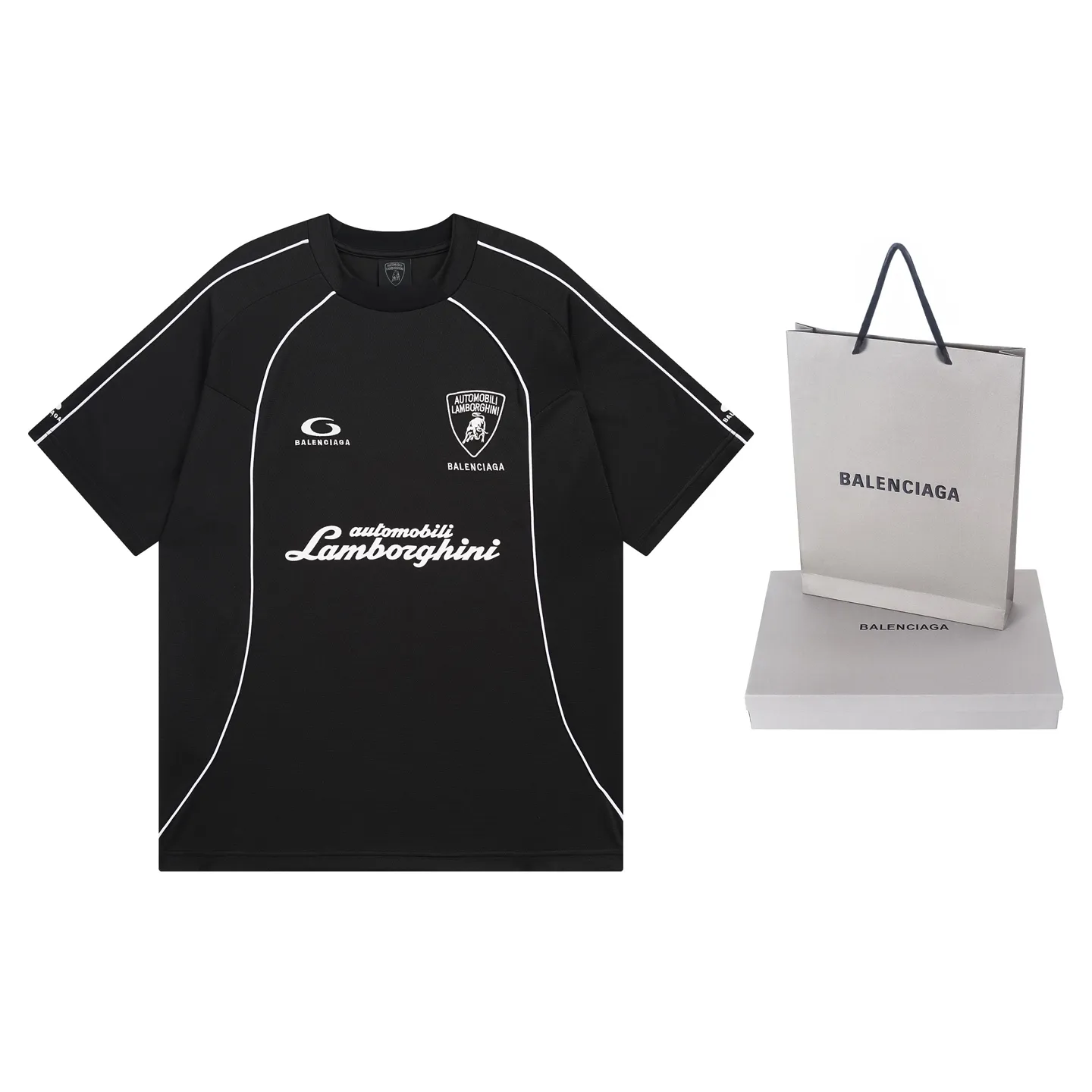 🅿️226 Actual pictures [Top version. Official website quality] BALENCI*GA/Paris co-branded Lamborghini jersey, printed embroidery on the front and back, embroidered on the left and right sleeves, multi-position short-sleeved T-shirt #overweight craftsmanship. SS25 latest model. Research and development at the first time, different market currencies. Comparisons welcome. The fabric is made of custom-woven sports fabric that absorbs moisture and is comfortable and dry. Whether you are doing sports or fitness or going out on the street every day, you can easily become the center of attention. Stretch ribbing at neckline. Weighing 260 grams, the cloth surface is clean. The cloth pattern is clear, soft and comfortable. The threads are dyed with no color difference. The printing uses imported environmentally friendly rubber paddles. The embroidery is done using imported Tajima embroidery machines. The pattern letters are clear, three-dimensional and without burrs. Jubie market produces pictures based on pictures. Welcome to compare. The version adopts OS loose shoulder design. Same style for men and women. Code: BL253691 Color: black, white Size: XS S M L