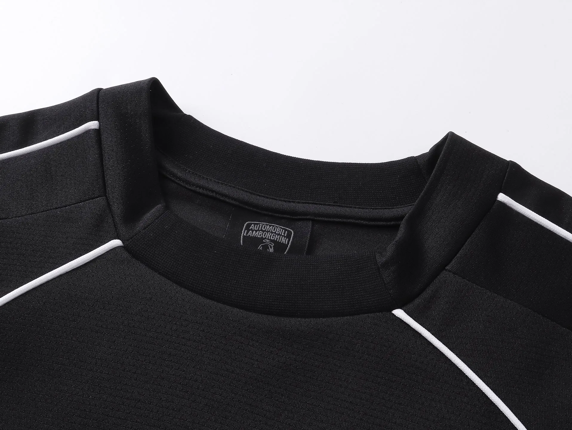 🅿️226 Actual pictures [Top version. Official website quality] BALENCI*GA/Paris co-branded Lamborghini jersey, printed embroidery on the front and back, embroidered on the left and right sleeves, multi-position short-sleeved T-shirt #overweight craftsmanship. SS25 latest model. Research and development at the first time, different market currencies. Comparisons welcome. The fabric is made of custom-woven sports fabric that absorbs moisture and is comfortable and dry. Whether you are doing sports or fitness or going out on the street every day, you can easily become the center of attention. Stretch ribbing at neckline. Weighing 260 grams, the cloth surface is clean. The cloth pattern is clear, soft and comfortable. The threads are dyed with no color difference. The printing uses imported environmentally friendly rubber paddles. The embroidery is done using imported Tajima embroidery machines. The pattern letters are clear, three-dimensional and without burrs. Jubie market produces pictures based on pictures. Welcome to compare. The version adopts OS loose shoulder design. Same style for men and women. Code: BL253691 Color: black, white Size: XS S M L
