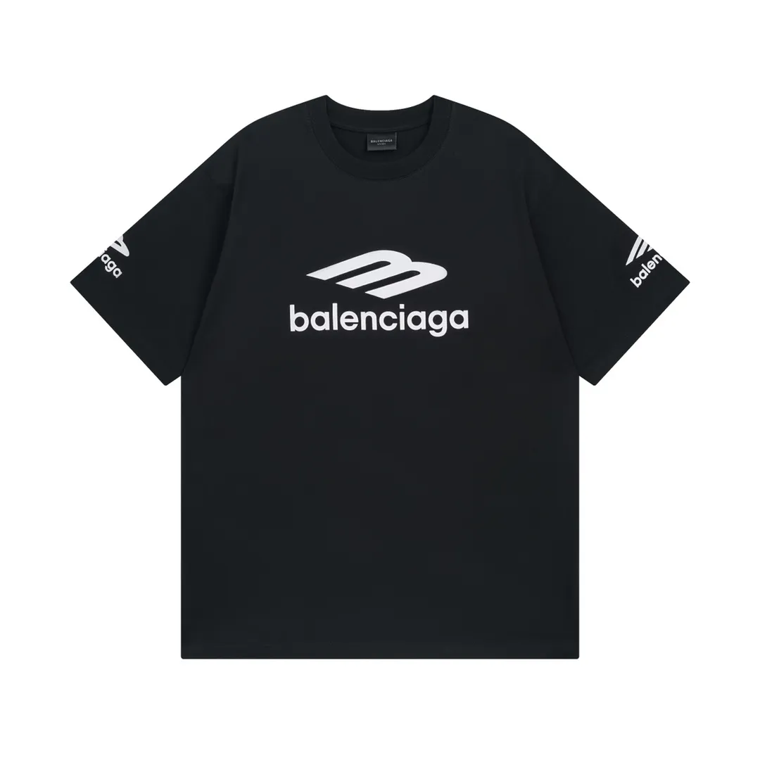 🅿️180 detailed pictures [Top version. Official website quality] BALENCI*GA/Paris BALENCI*GA#2024 latest model, large LOGO icon. Front and back. Left and right printed short-sleeved T-shirts. Brick cabinet synchronization. Genuine products are developed and developed in the first time. Welcome to compare! The fabric is made of Paris ZP custom-woven and dyed 100% cotton double-yarn compact cotton. The weight is 260 grams. The cloth surface is clean. The cloth pattern is clear. It is soft and comfortable. It has good color fastness and is not easy to change color. The threads are woven and dyed with no color difference. The printing uses imported environmentally friendly ♻️ glue, which has a three-dimensional effect and clear lines. There are no rough edges and lines, and the version adopts the OS loose shoulder design. Same style for men and women. Code: BL223317 Color: Dark blue gray. White Size: XS to L