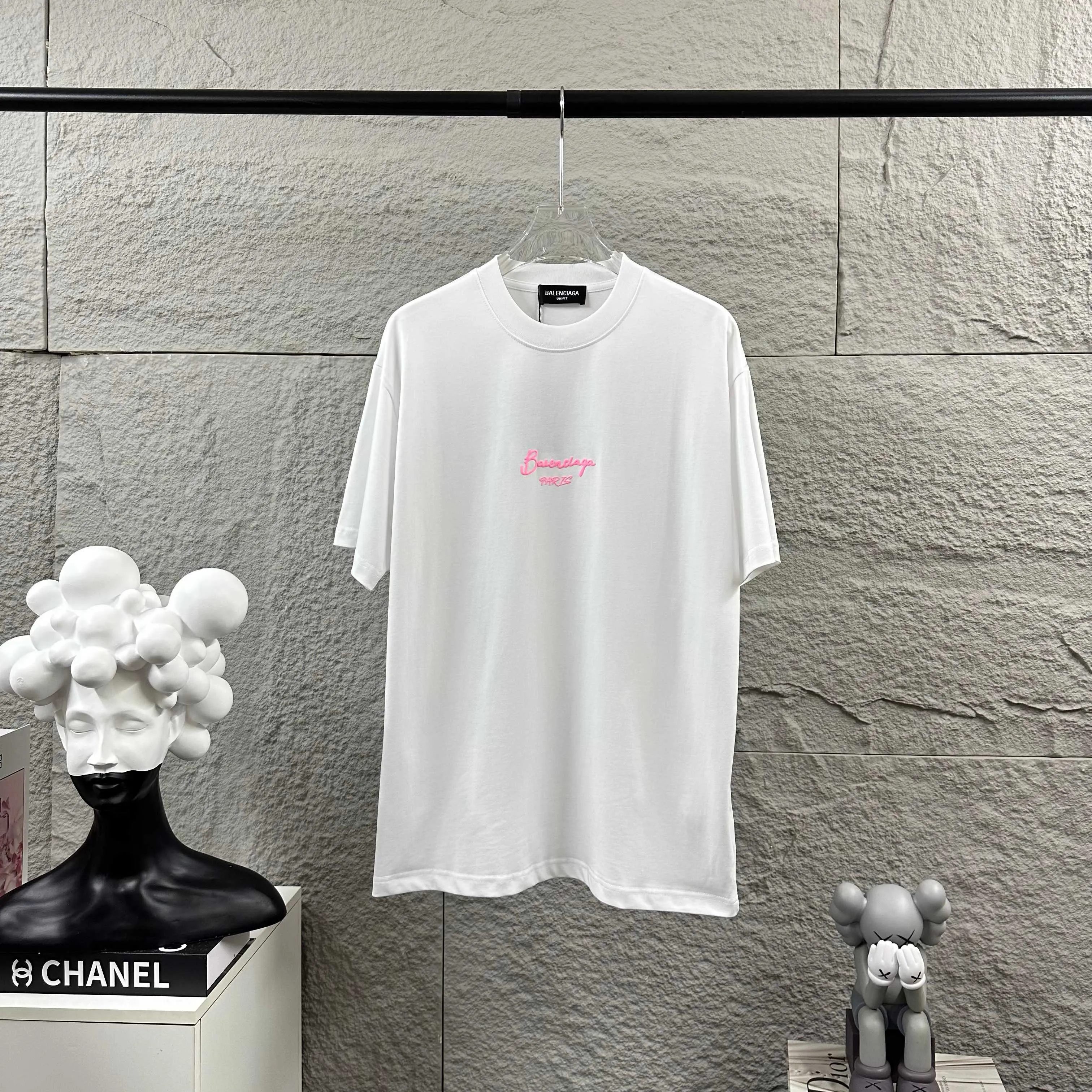 🅿️190 BALENCI*GA Paris 2025 spring and summer new short-sleeved T-shirt Classic letter three-dimensional foam + silicone technology Customized double yarn plain cotton fabric Short-sleeved T-shirt Unisex Color: Black White Size: S (90-130 catties) M (120-150 catties) L (140-165 catties) XL (160-180 catties) XXL (180-210 pounds)