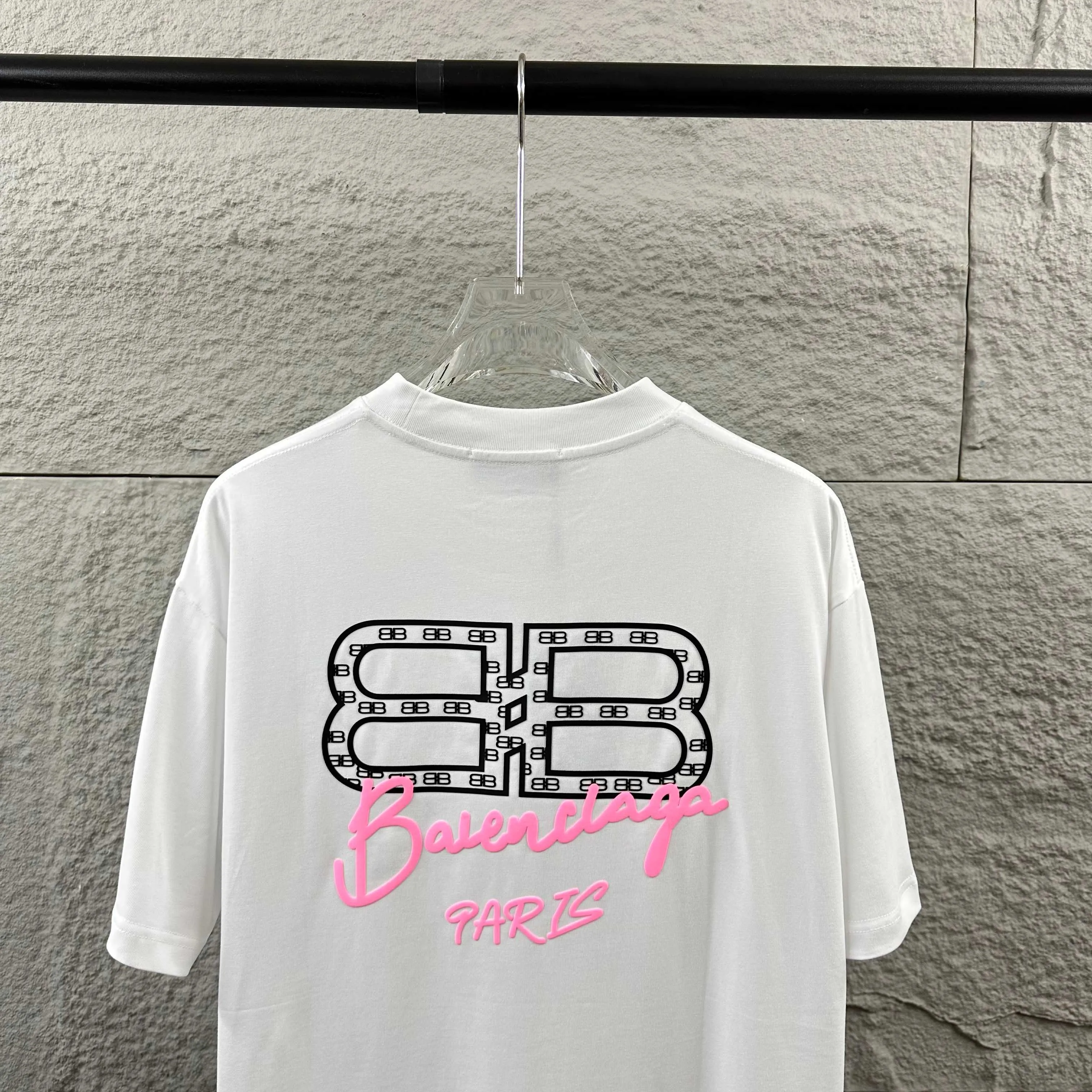 🅿️190 BALENCI*GA Paris 2025 spring and summer new short-sleeved T-shirt Classic letter three-dimensional foam + silicone technology Customized double yarn plain cotton fabric Short-sleeved T-shirt Unisex Color: Black White Size: S (90-130 catties) M (120-150 catties) L (140-165 catties) XL (160-180 catties) XXL (180-210 pounds)