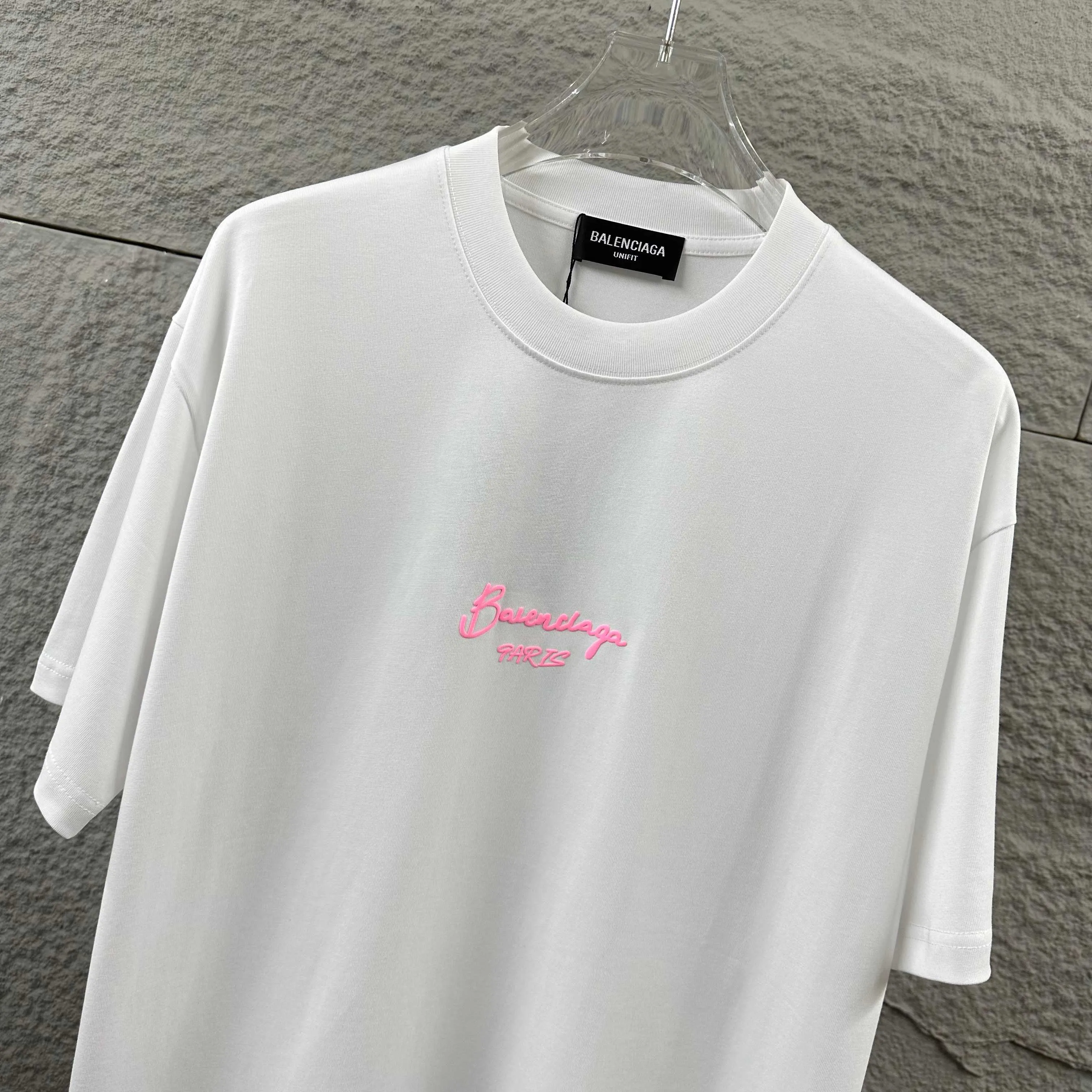 🅿️190 BALENCI*GA Paris 2025 spring and summer new short-sleeved T-shirt Classic letter three-dimensional foam + silicone technology Customized double yarn plain cotton fabric Short-sleeved T-shirt Unisex Color: Black White Size: S (90-130 catties) M (120-150 catties) L (140-165 catties) XL (160-180 catties) XXL (180-210 pounds)