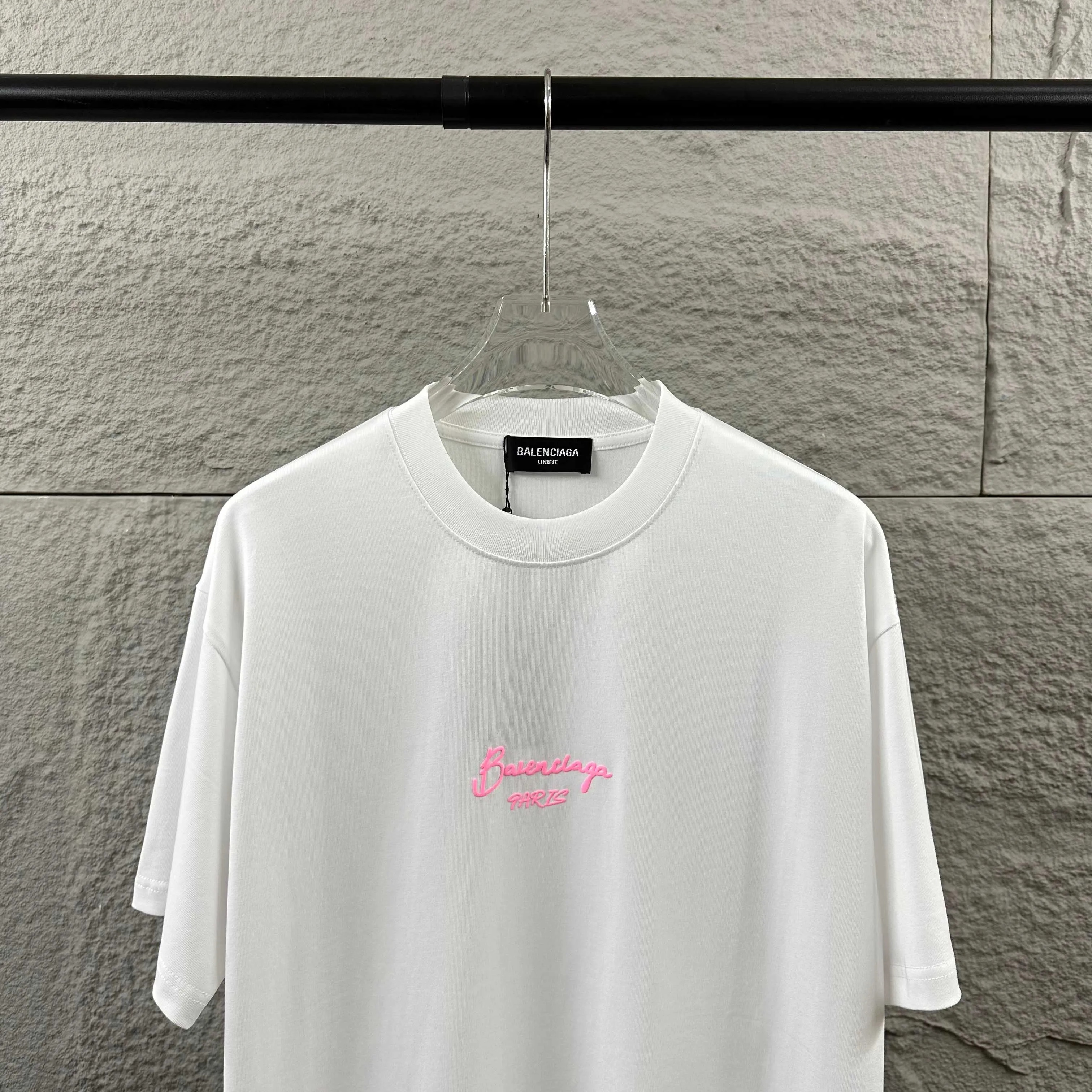 🅿️190 BALENCI*GA Paris 2025 spring and summer new short-sleeved T-shirt Classic letter three-dimensional foam + silicone technology Customized double yarn plain cotton fabric Short-sleeved T-shirt Unisex Color: Black White Size: S (90-130 catties) M (120-150 catties) L (140-165 catties) XL (160-180 catties) XXL (180-210 pounds)