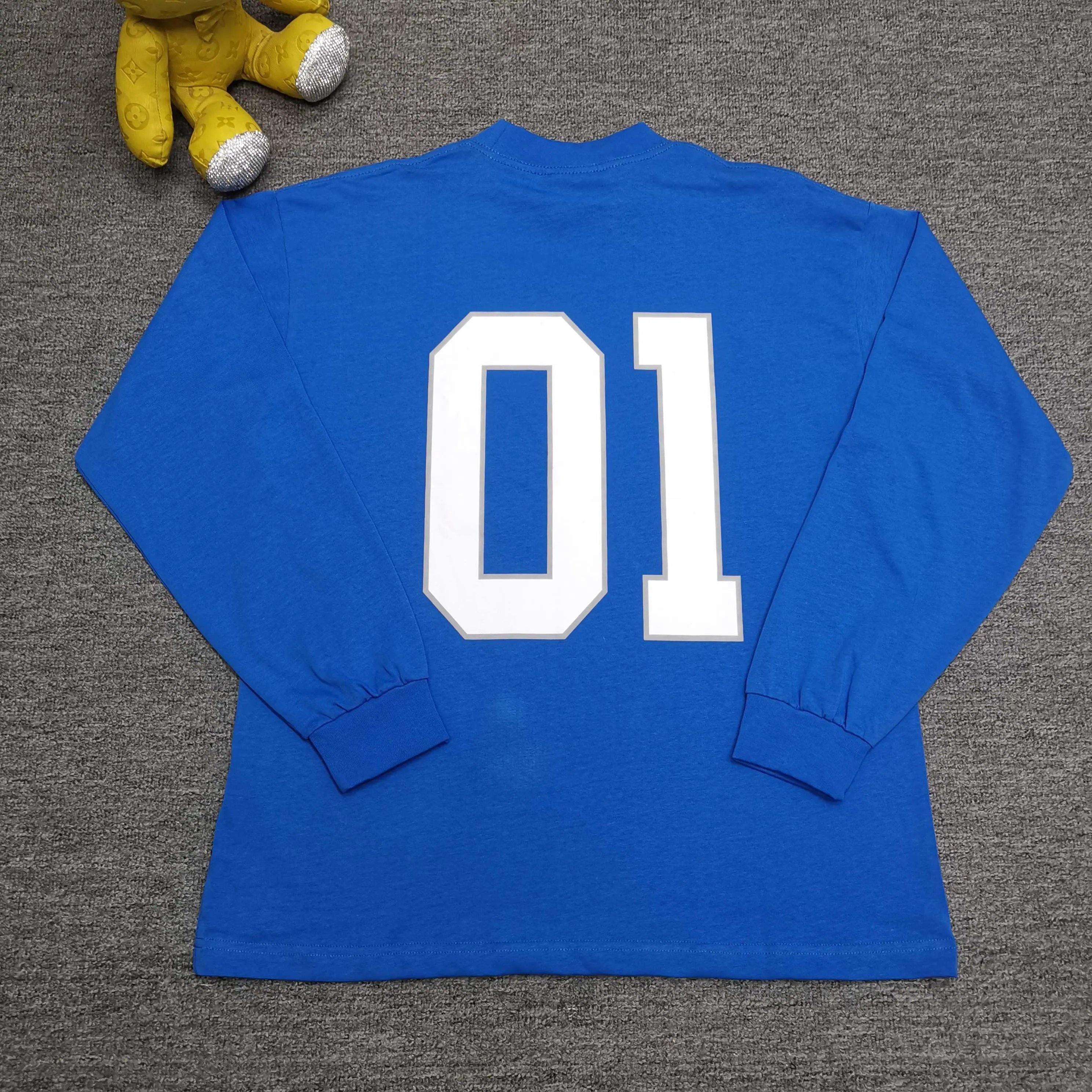 [Top version. Official website quality] BALENCI*GA/Paris.SS25 latest basketball uniform embroidered printed long-sleeved T-shirt. The front embroidery is embroidered and printed using a Tajima computer embroidery machine, the lower left corner is stamped, and the back piece is printed. Brick cabinets are synchronized. Genuine products are developed at the first time. The fabric is made of Paris ZP custom-woven and dyed cotton double yarn. Weighing 260 grams, the cloth surface is clean. The cloth pattern is clear, soft and comfortable. The threads are dyed with no color difference. The printing uses environmentally friendly imported materials, the letters are clear and the effect is three-dimensional. The version adopts OS loose shoulder design. Same style for men and women. Color: black, white, purple, orchid. Size: XS S M L 175